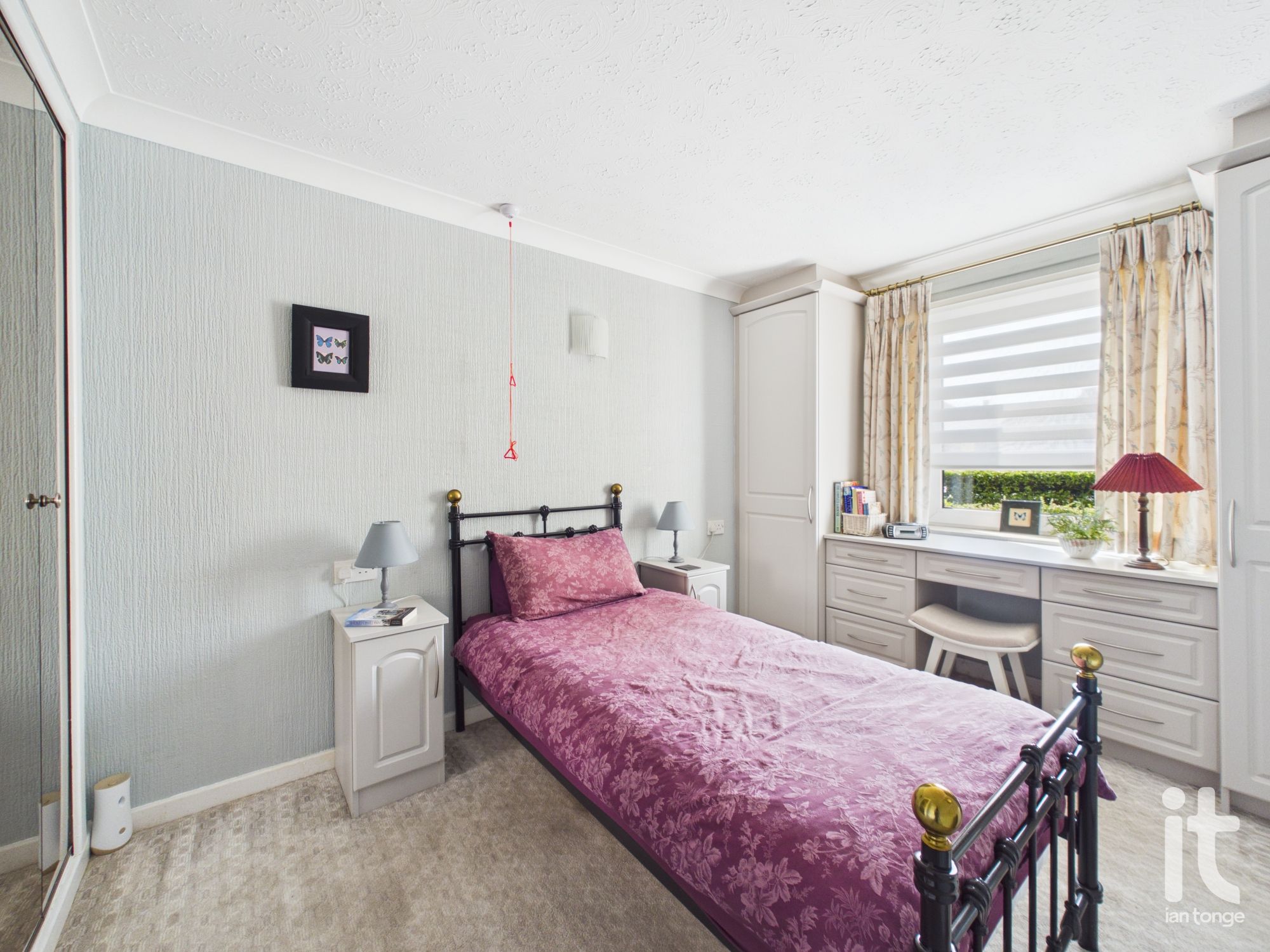 1 bedroom ground floor flat/apartment For Sale in Stockport - Property photograph.