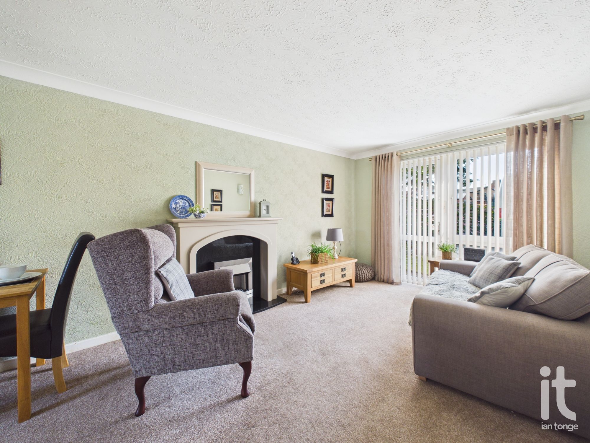 1 bedroom ground floor flat/apartment For Sale in Stockport - Property photograph.