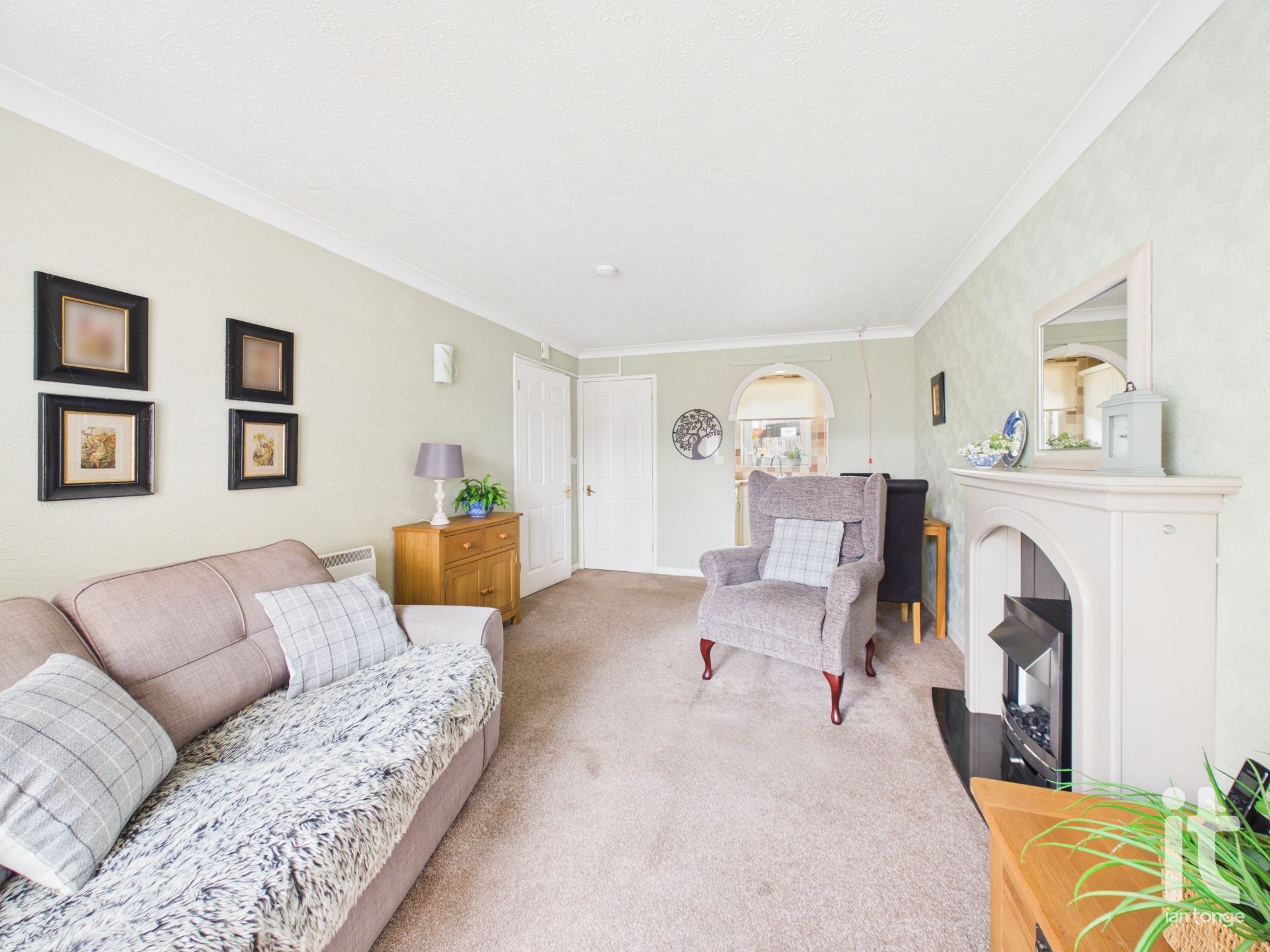 1 bedroom ground floor flat/apartment For Sale in Stockport - Photograph 3.