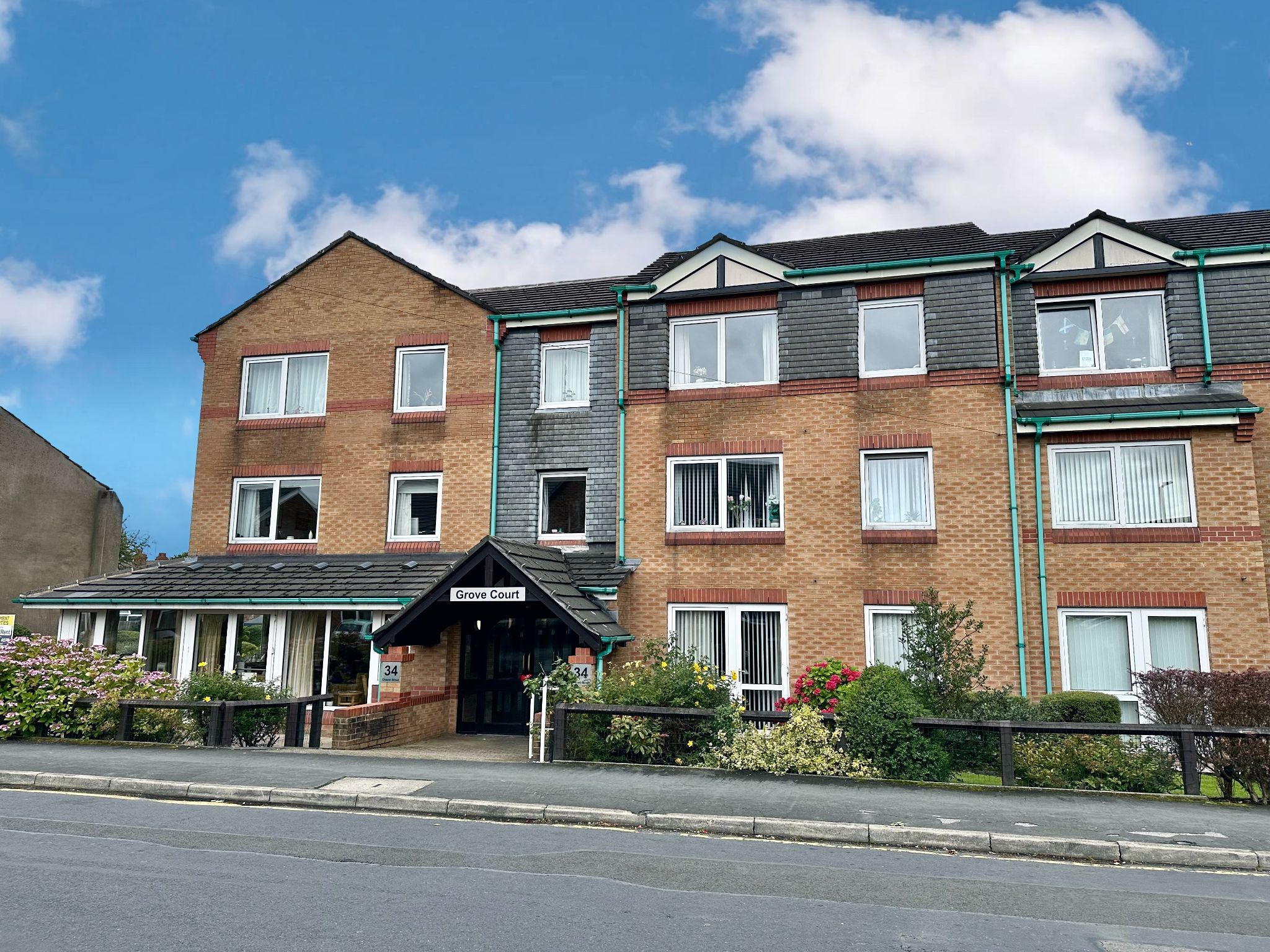1 bedroom ground floor flat/apartment For Sale in Stockport - Property photograph.