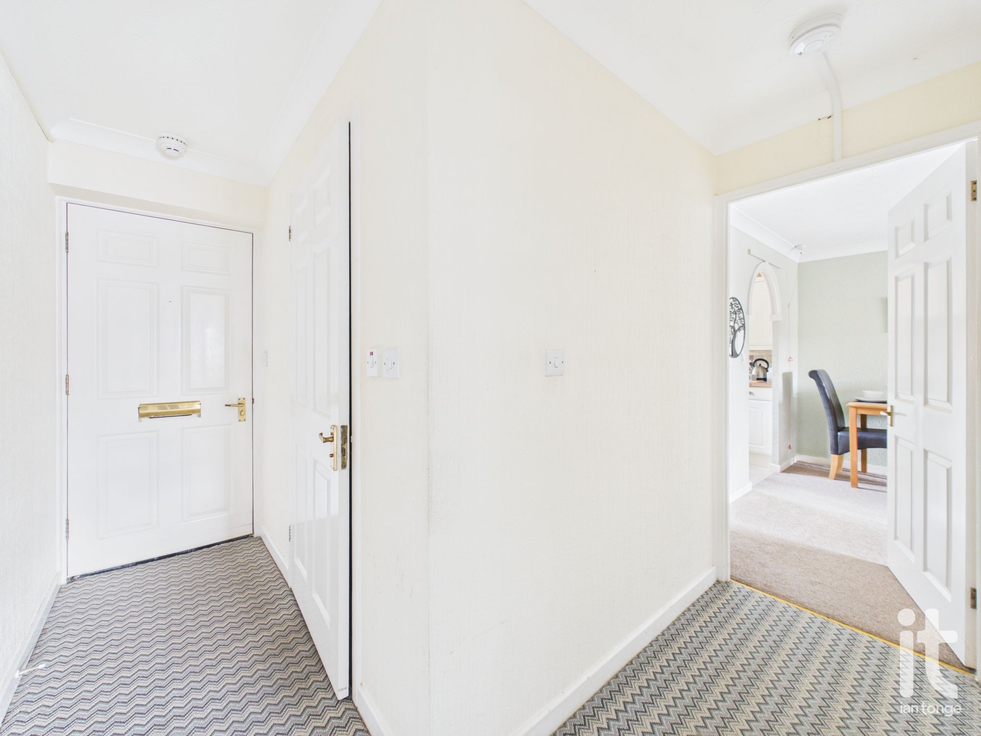 1 bedroom ground floor flat/apartment For Sale in Stockport - Photograph 6.