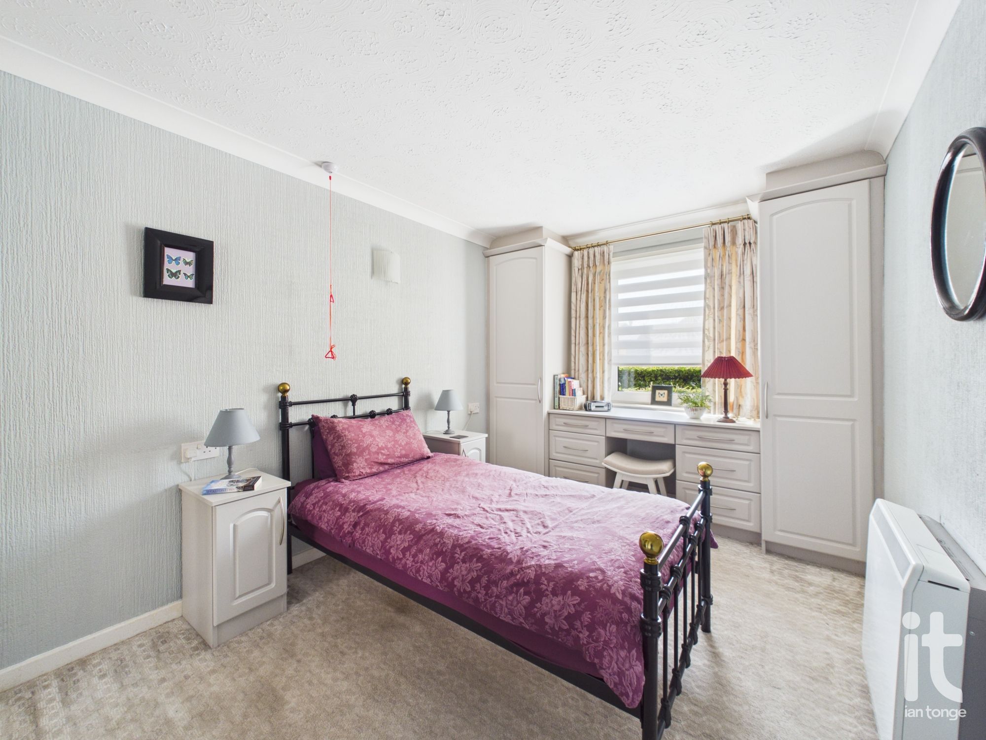 1 bedroom ground floor flat/apartment For Sale in Stockport - Photograph 8.