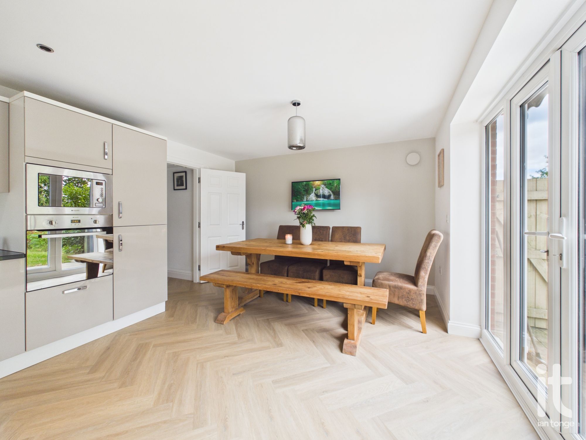 4 bedroom town house For Sale in Stockport - Photograph 23.