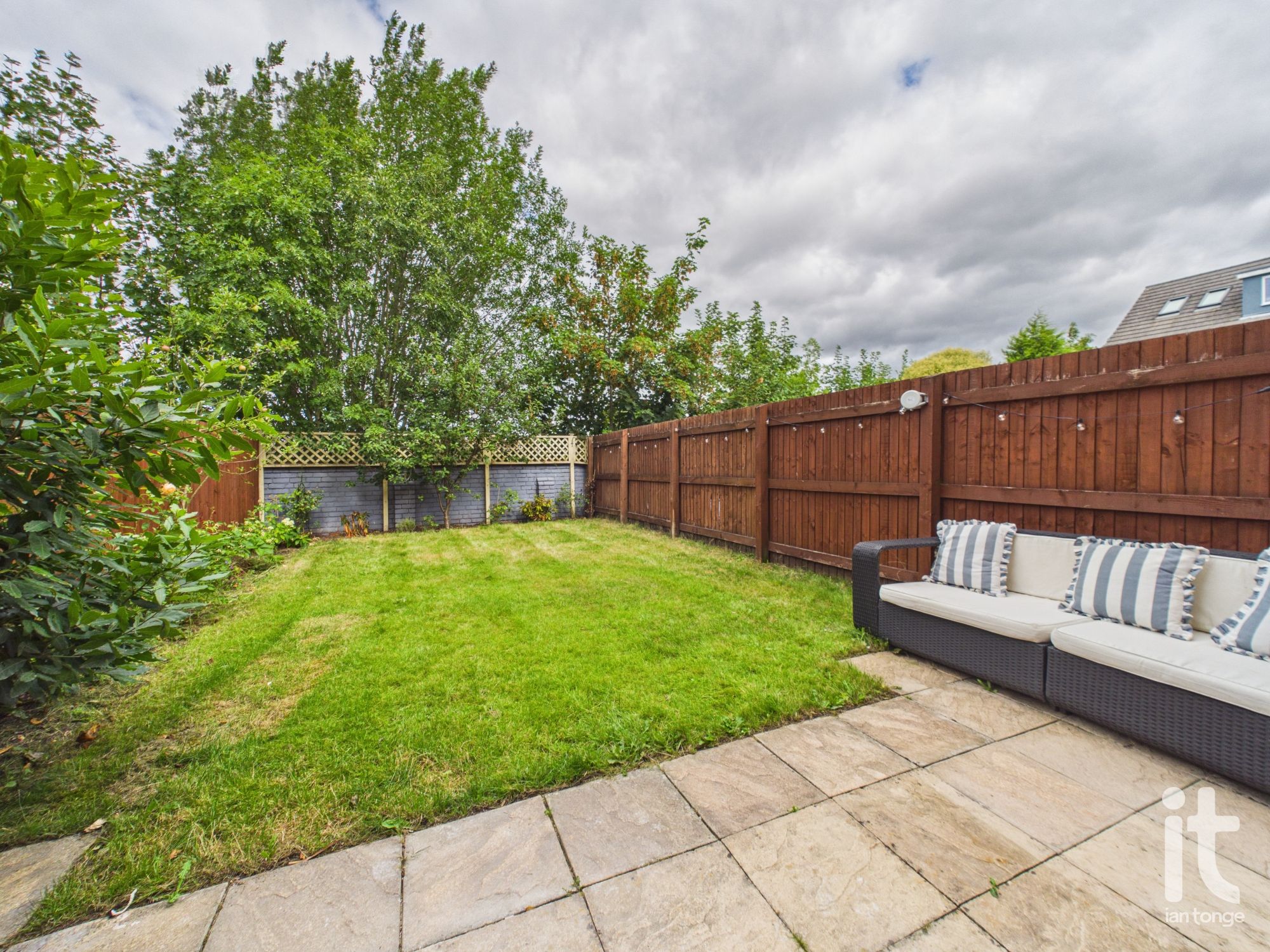 4 bedroom town house For Sale in Stockport - Photograph 9.
