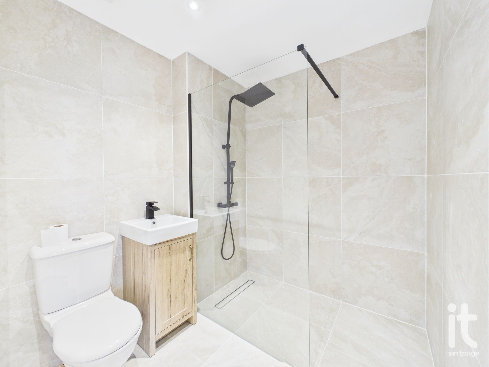 4 bedroom town house For Sale in Stockport - Photograph 29.