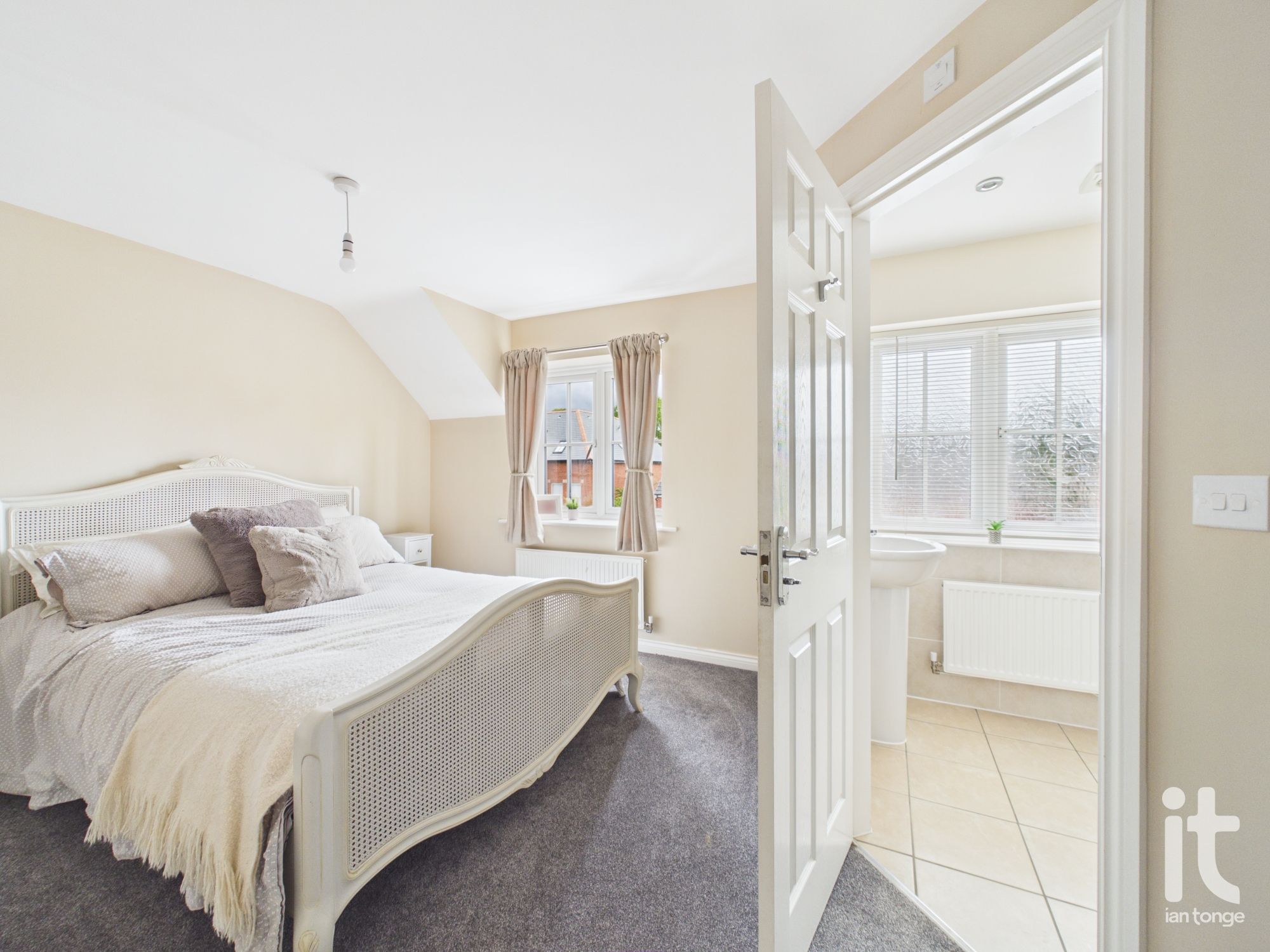 4 bedroom town house For Sale in Stockport - Photograph 36.