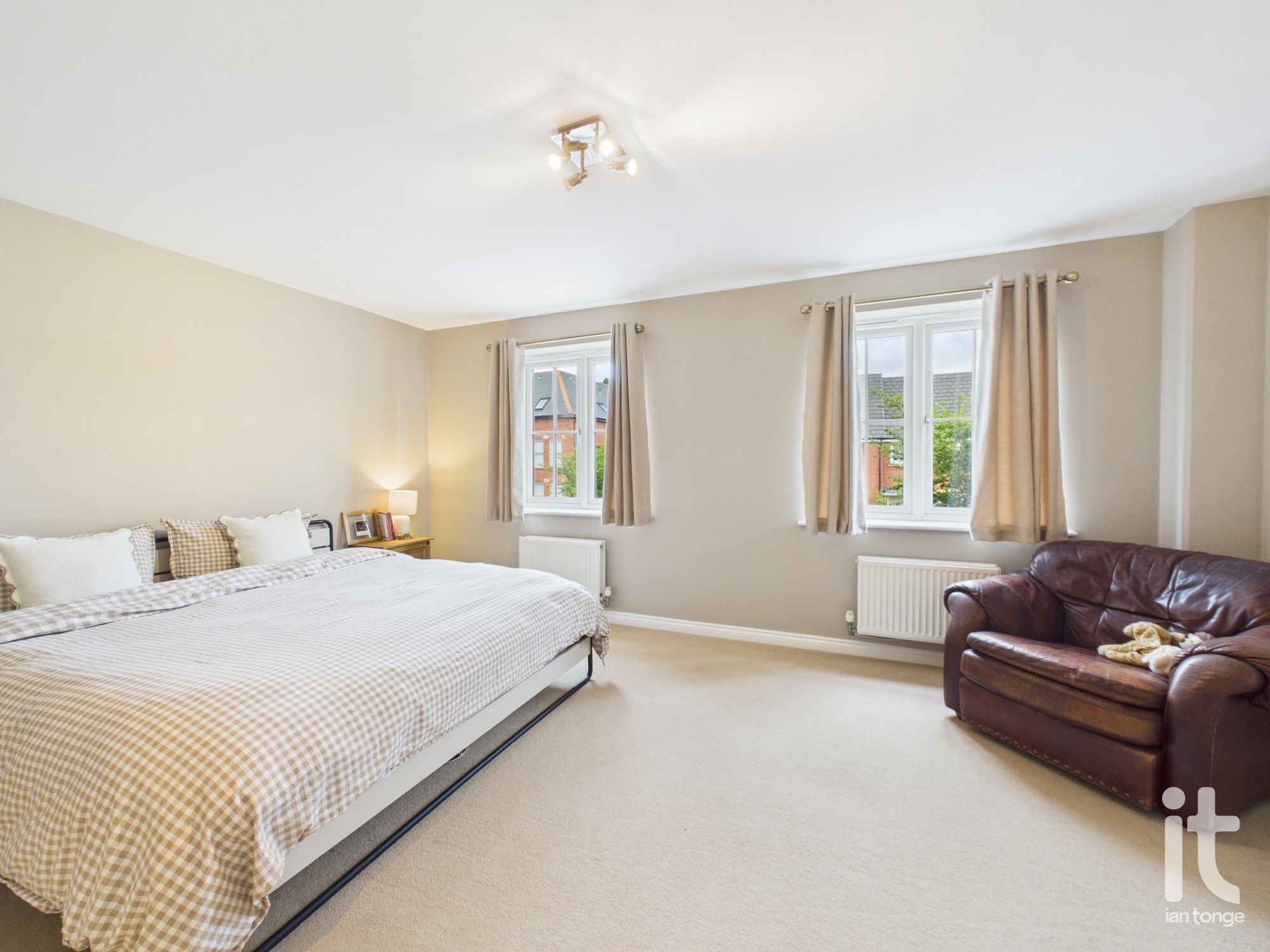 4 bedroom town house For Sale in Stockport - Photograph 25.
