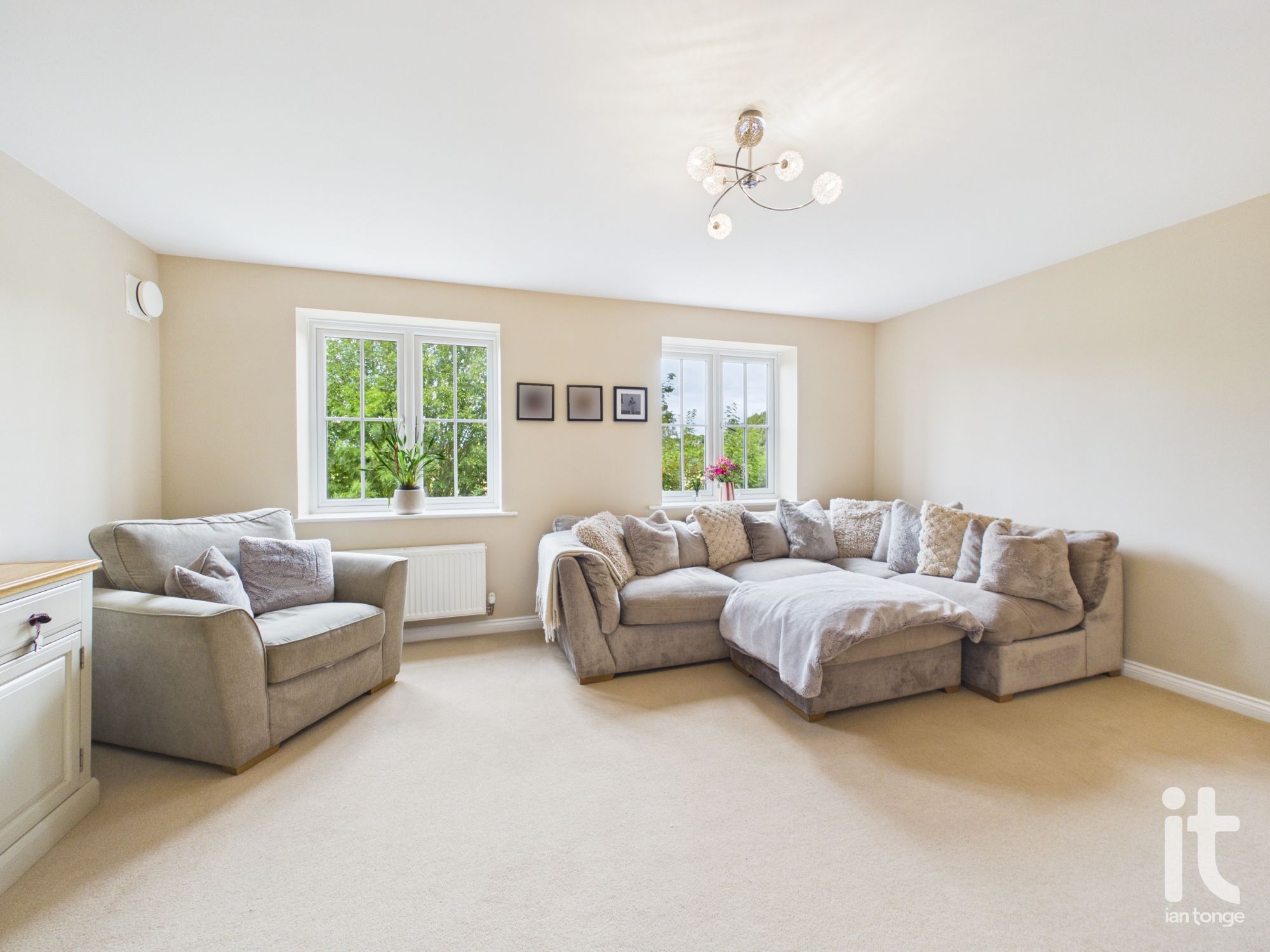 4 bedroom town house For Sale in Stockport - Photograph 33.