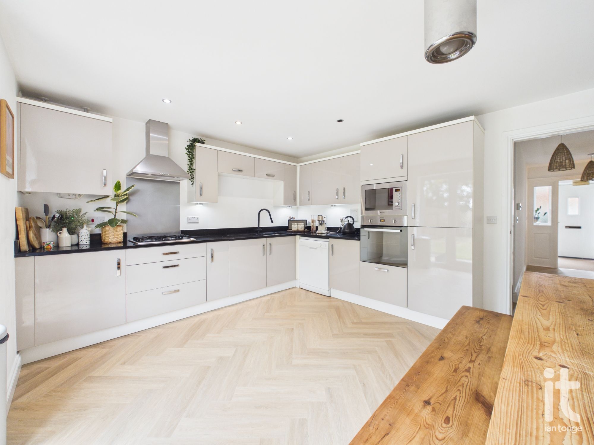 4 bedroom town house For Sale in Stockport - Photograph 22.