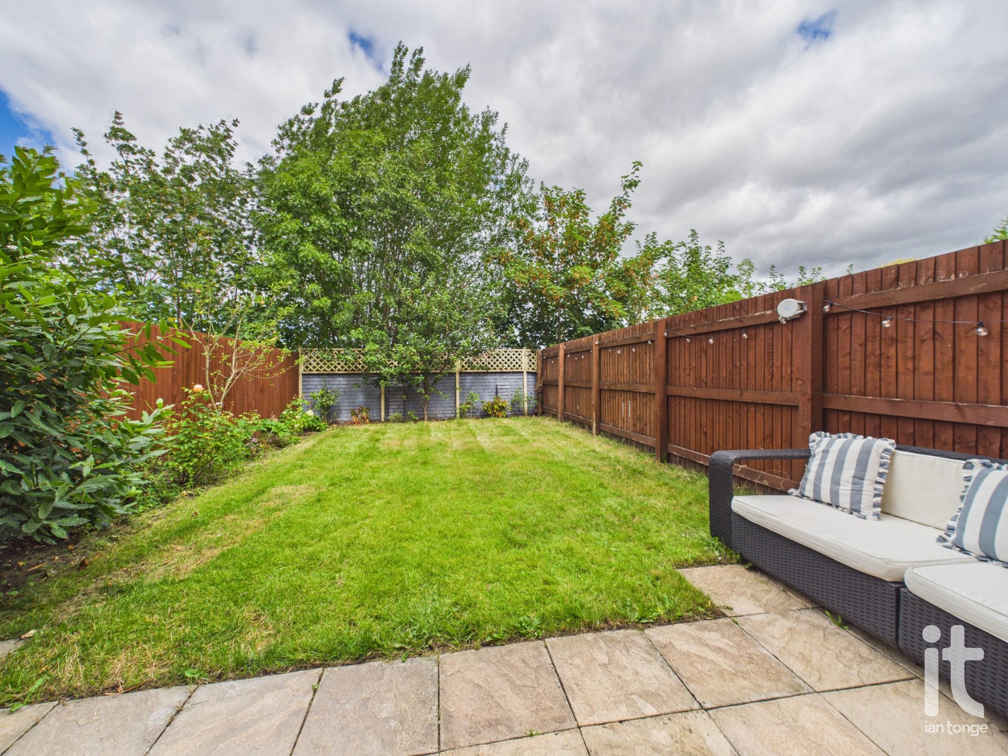 4 bedroom town house For Sale in Stockport - Property photograph.