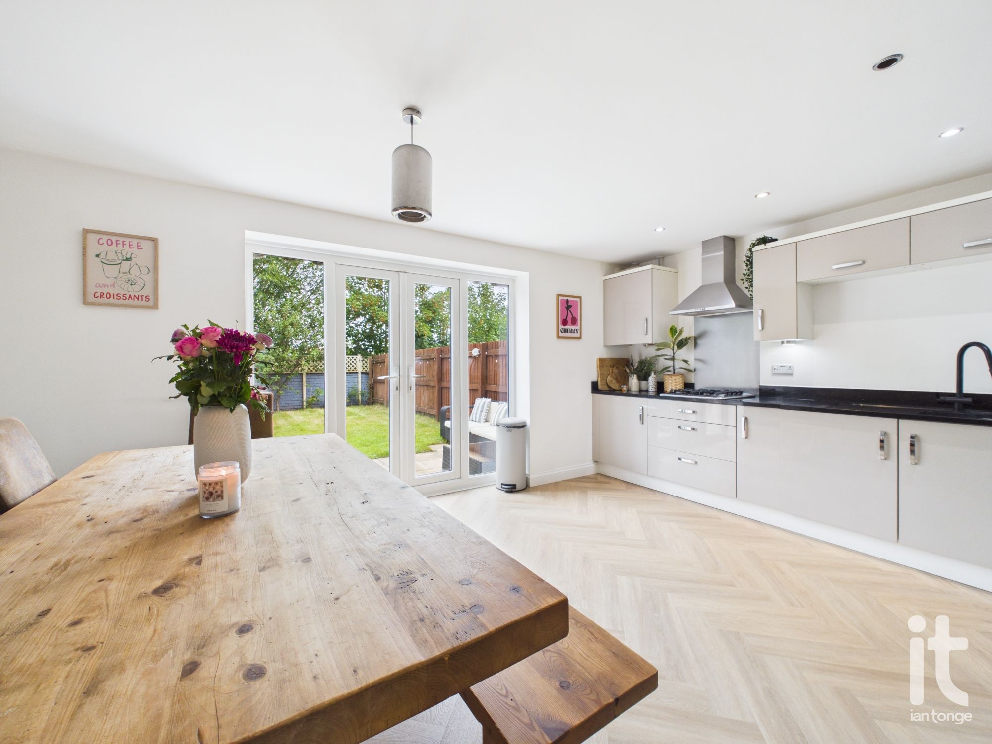 4 bedroom town house For Sale in Stockport - Property photograph.