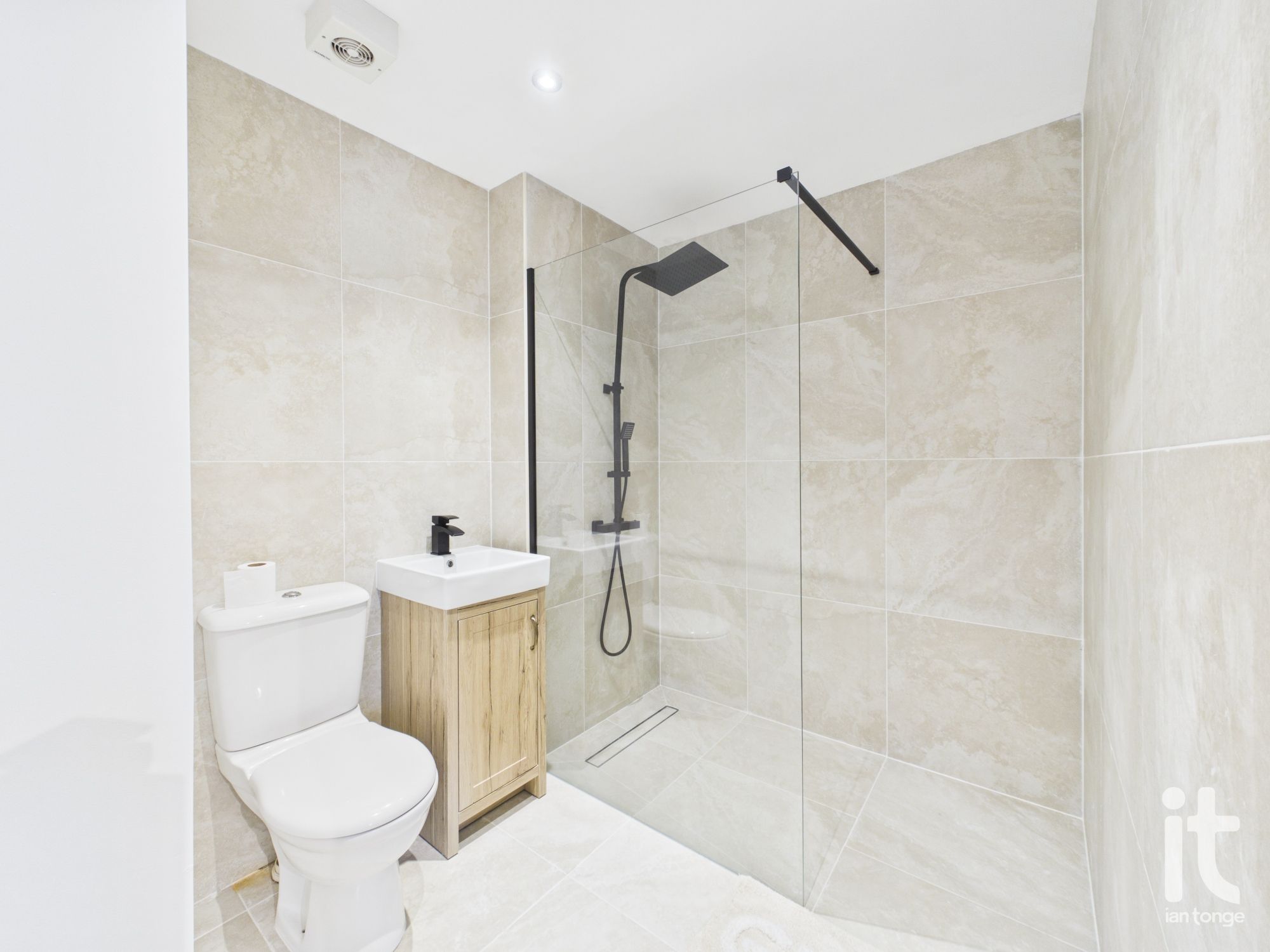 4 bedroom town house For Sale in Stockport - Photograph 28.