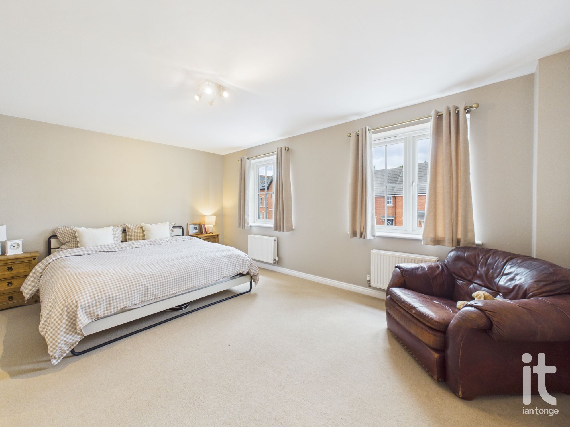 4 bedroom town house For Sale in Stockport - Photograph 26.