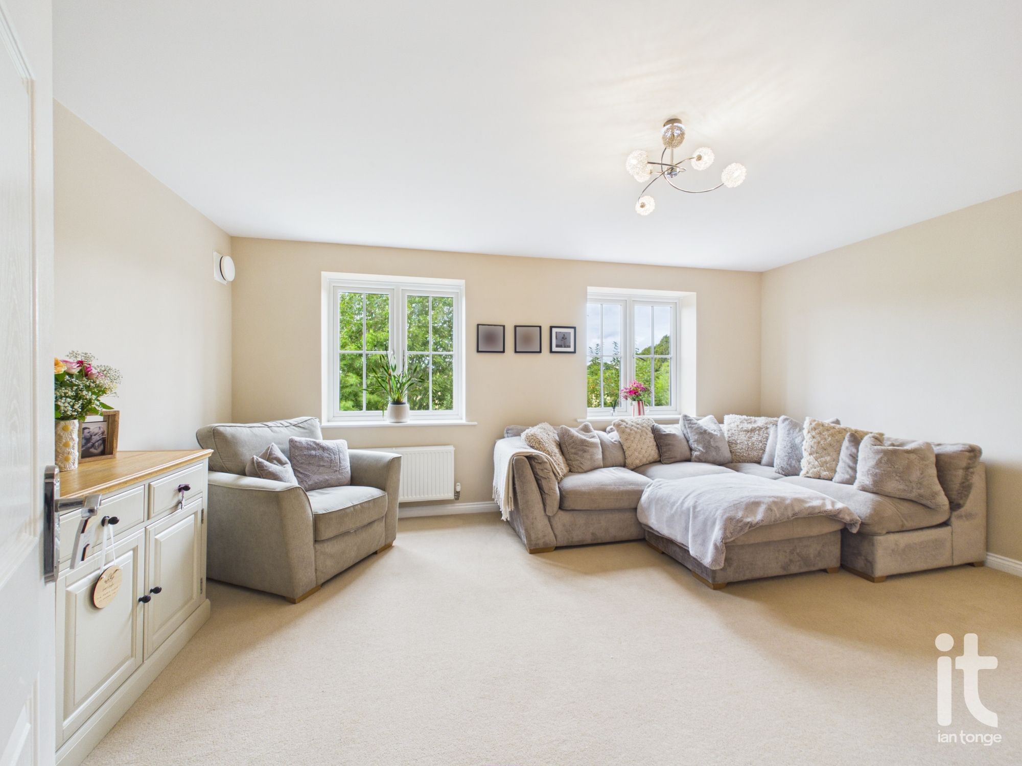 4 bedroom town house For Sale in Stockport - Photograph 30.