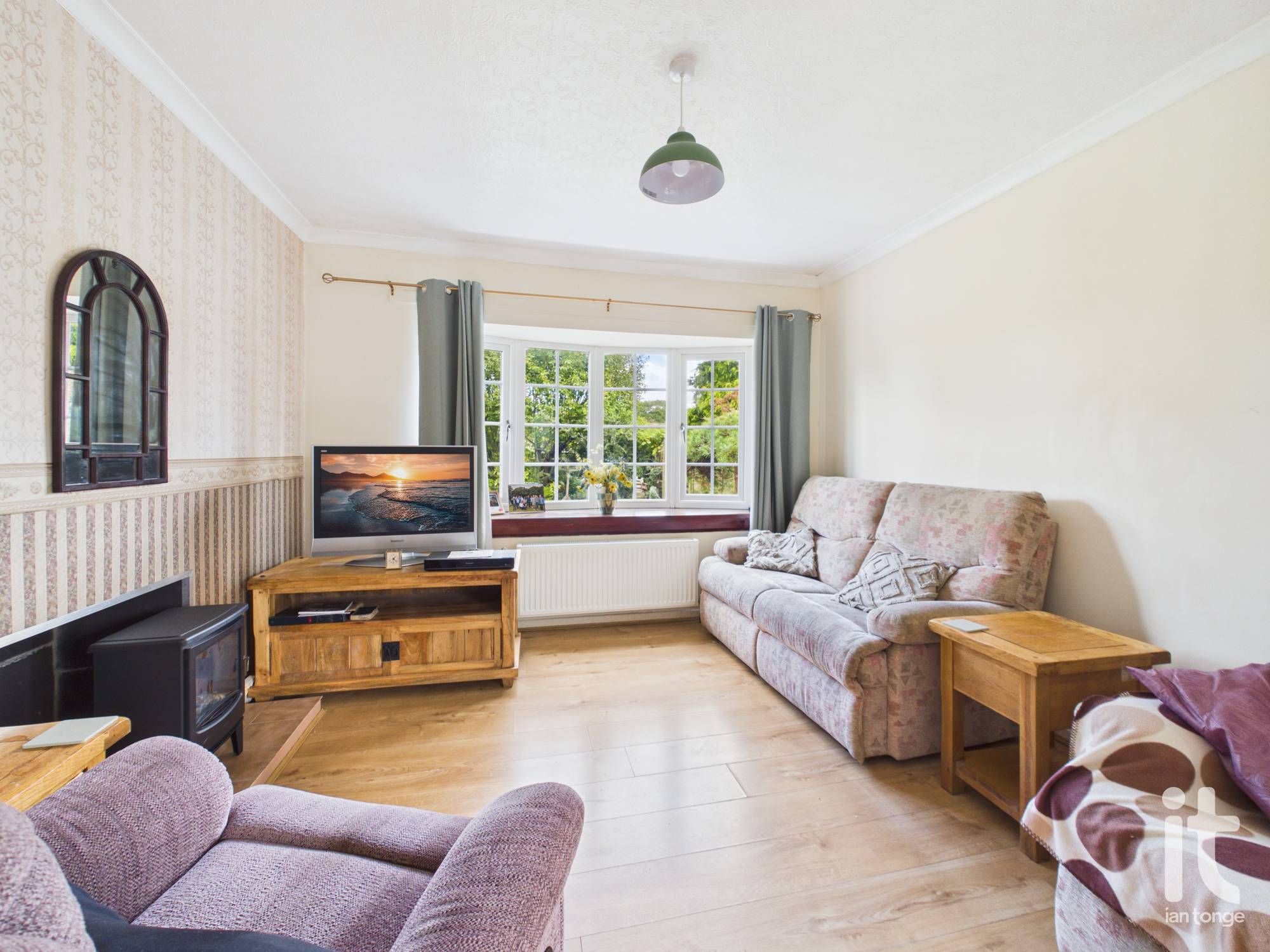 2 bedroom detached bungalow For Sale in Stockport - Photograph 5.
