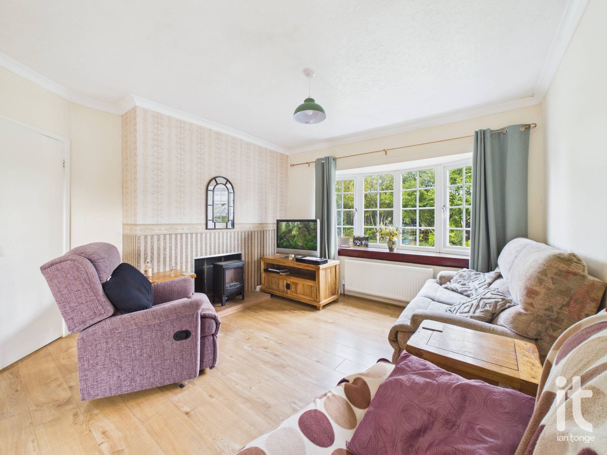 2 bedroom detached bungalow For Sale in Stockport - Property photograph.