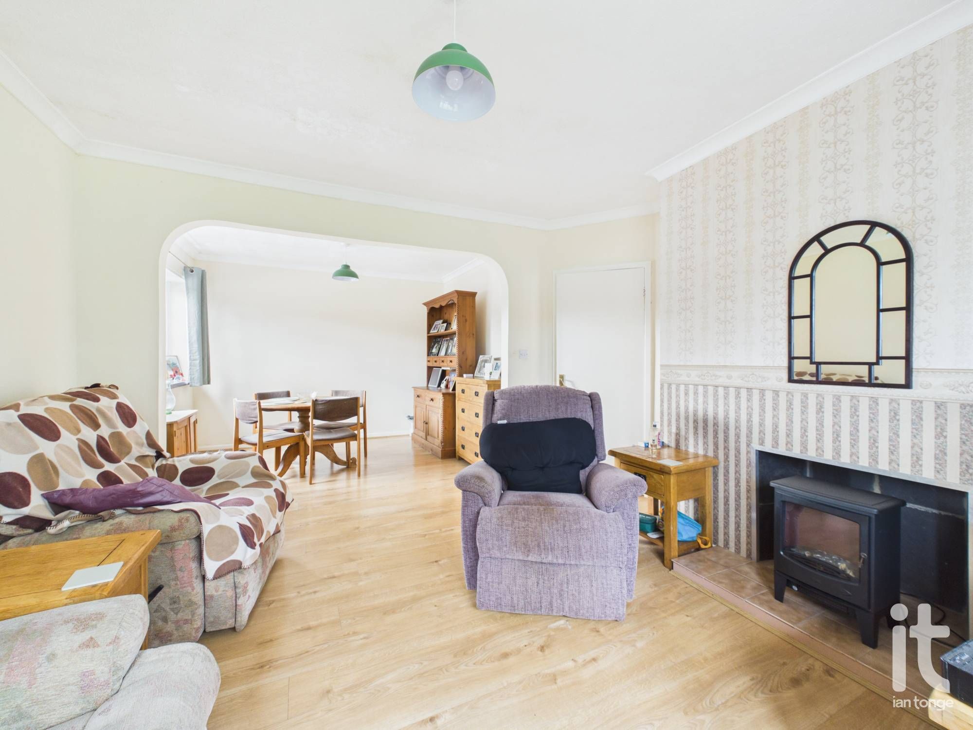2 bedroom detached bungalow For Sale in Stockport - Photograph 7.