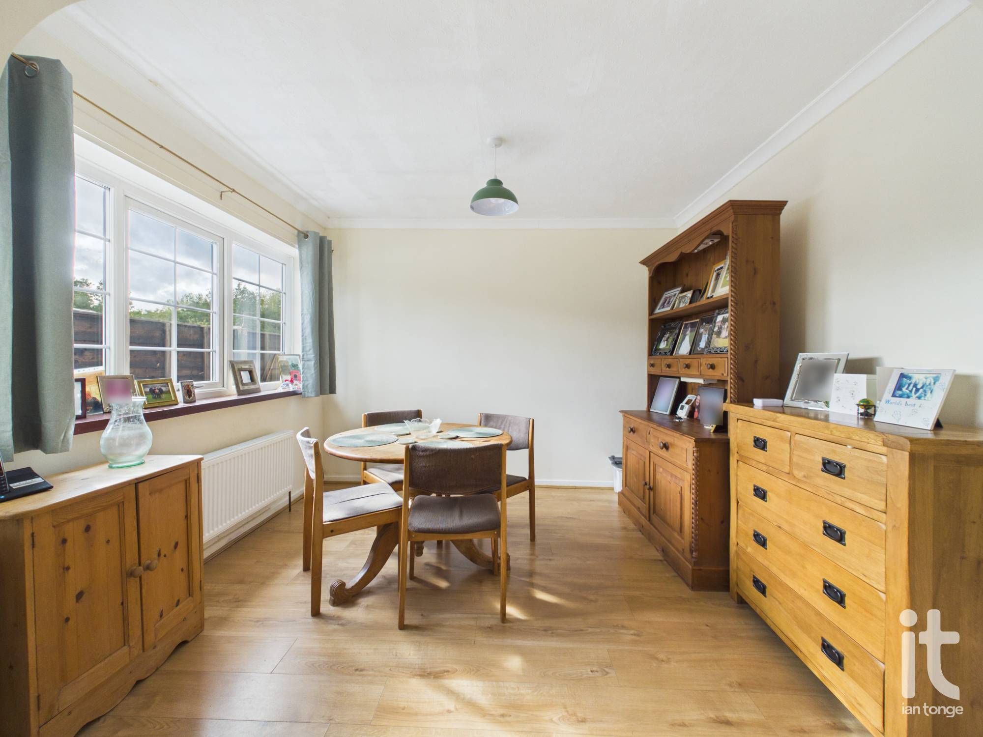 2 bedroom detached bungalow For Sale in Stockport - Photograph 6.