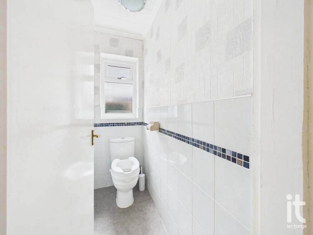 2 bedroom detached bungalow For Sale in Stockport - Photograph 14.
