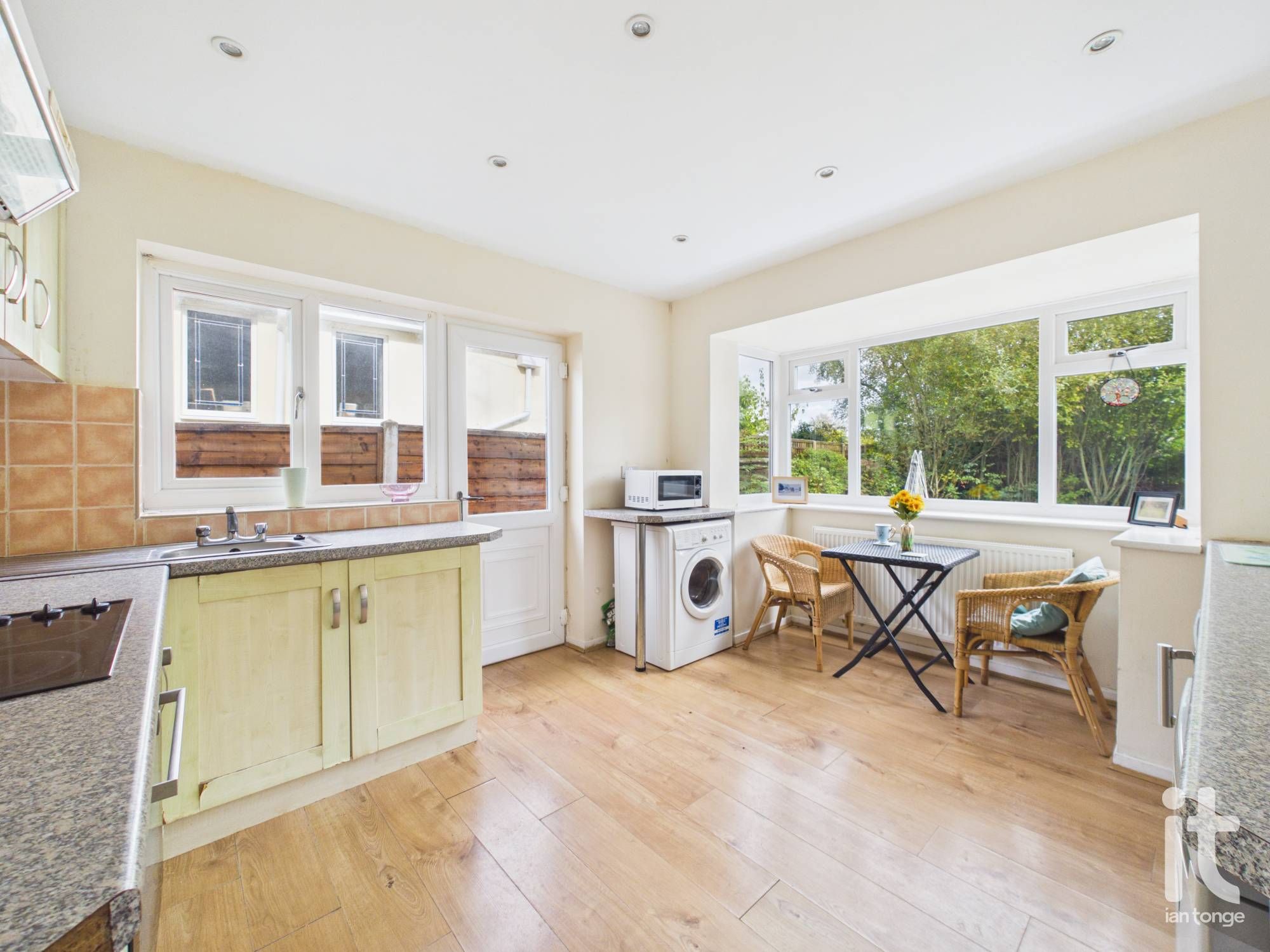 2 bedroom detached bungalow For Sale in Stockport - Photograph 9.