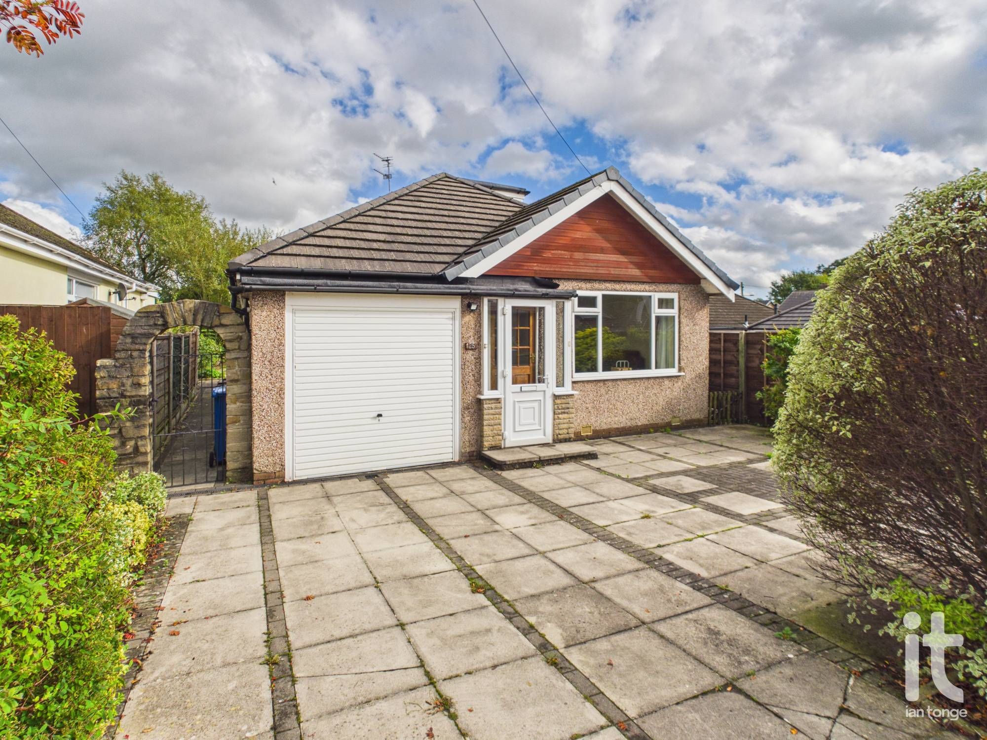 2 bedroom detached bungalow For Sale in Stockport - Property photograph.
