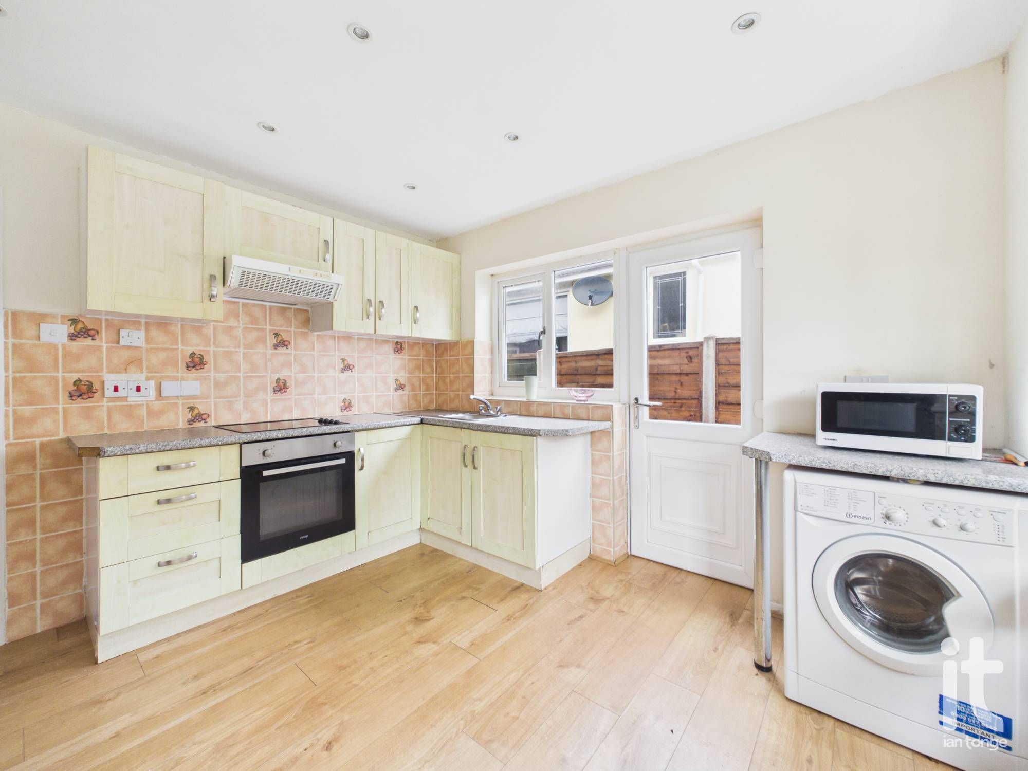 2 bedroom detached bungalow For Sale in Stockport - Photograph 10.