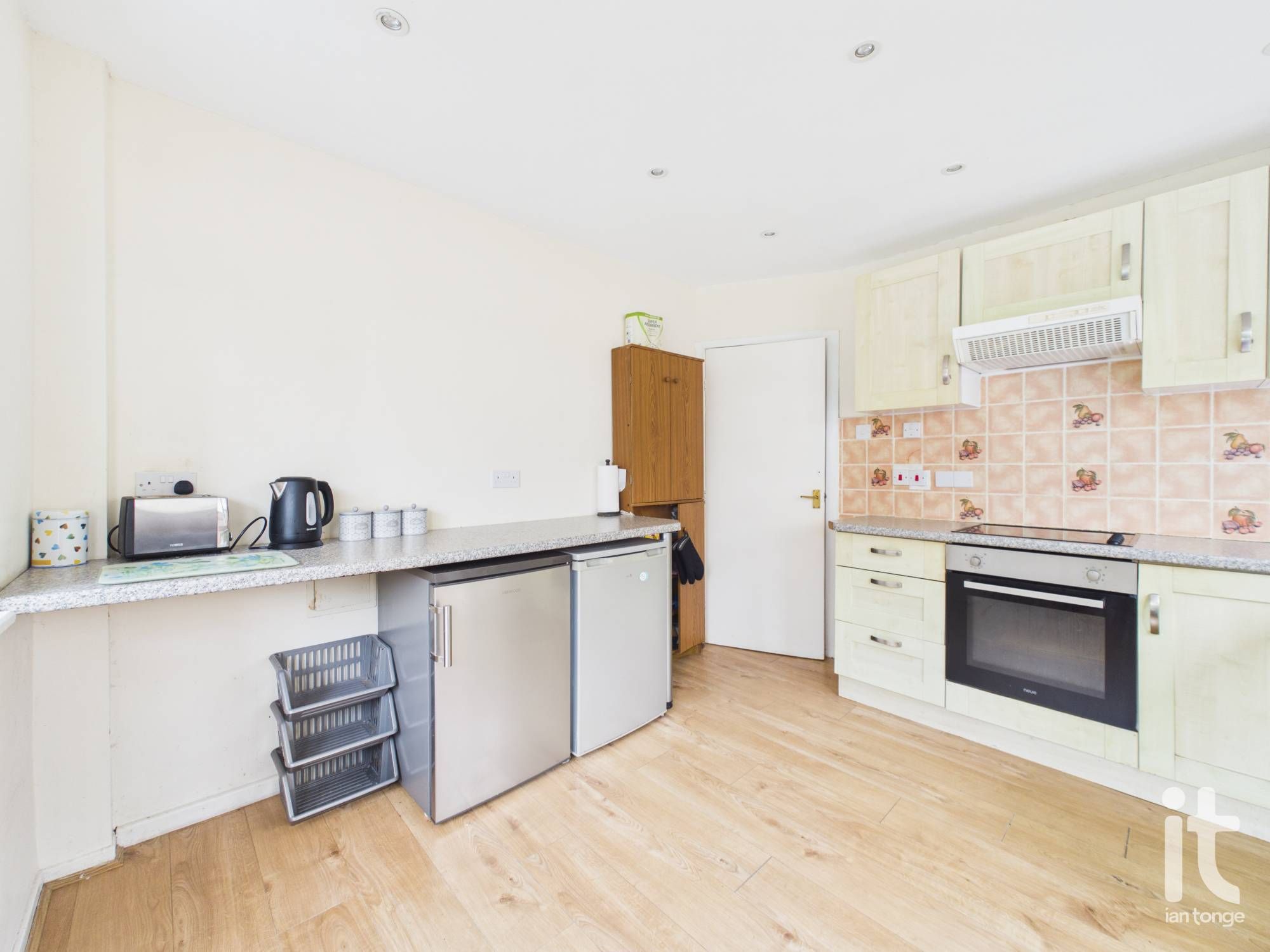 2 bedroom detached bungalow For Sale in Stockport - Photograph 11.