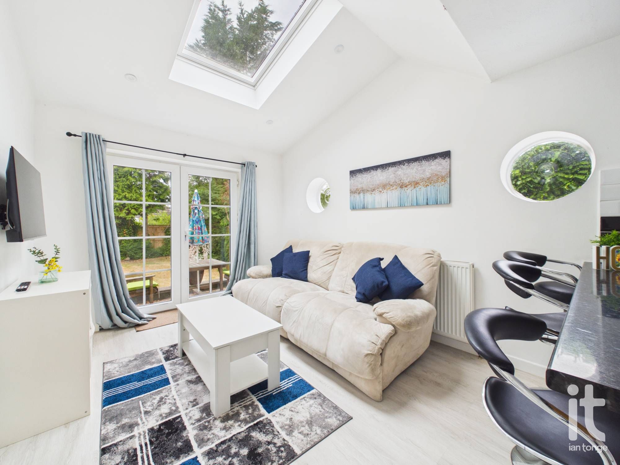3 bedroom detached house For Sale in Stockport - Photograph 9.