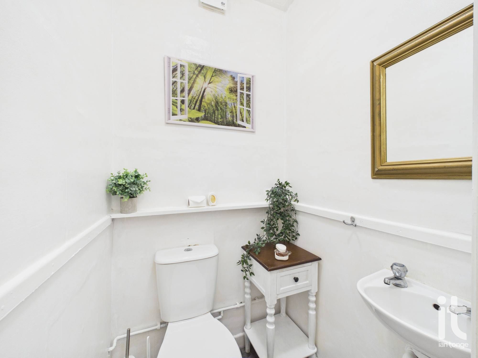 3 bedroom detached house For Sale in Stockport - Photograph 12.