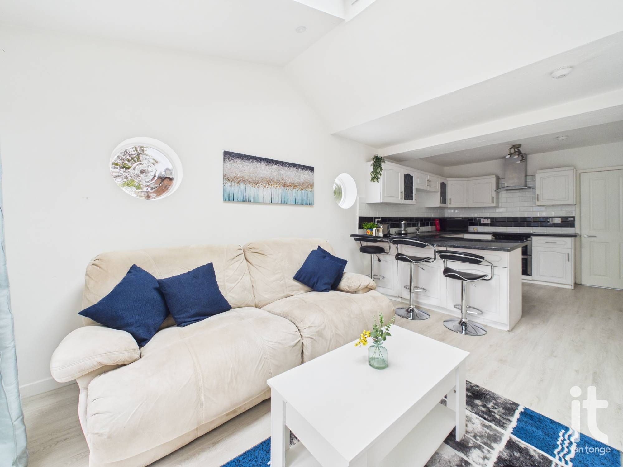 3 bedroom detached house For Sale in Stockport - Photograph 10.
