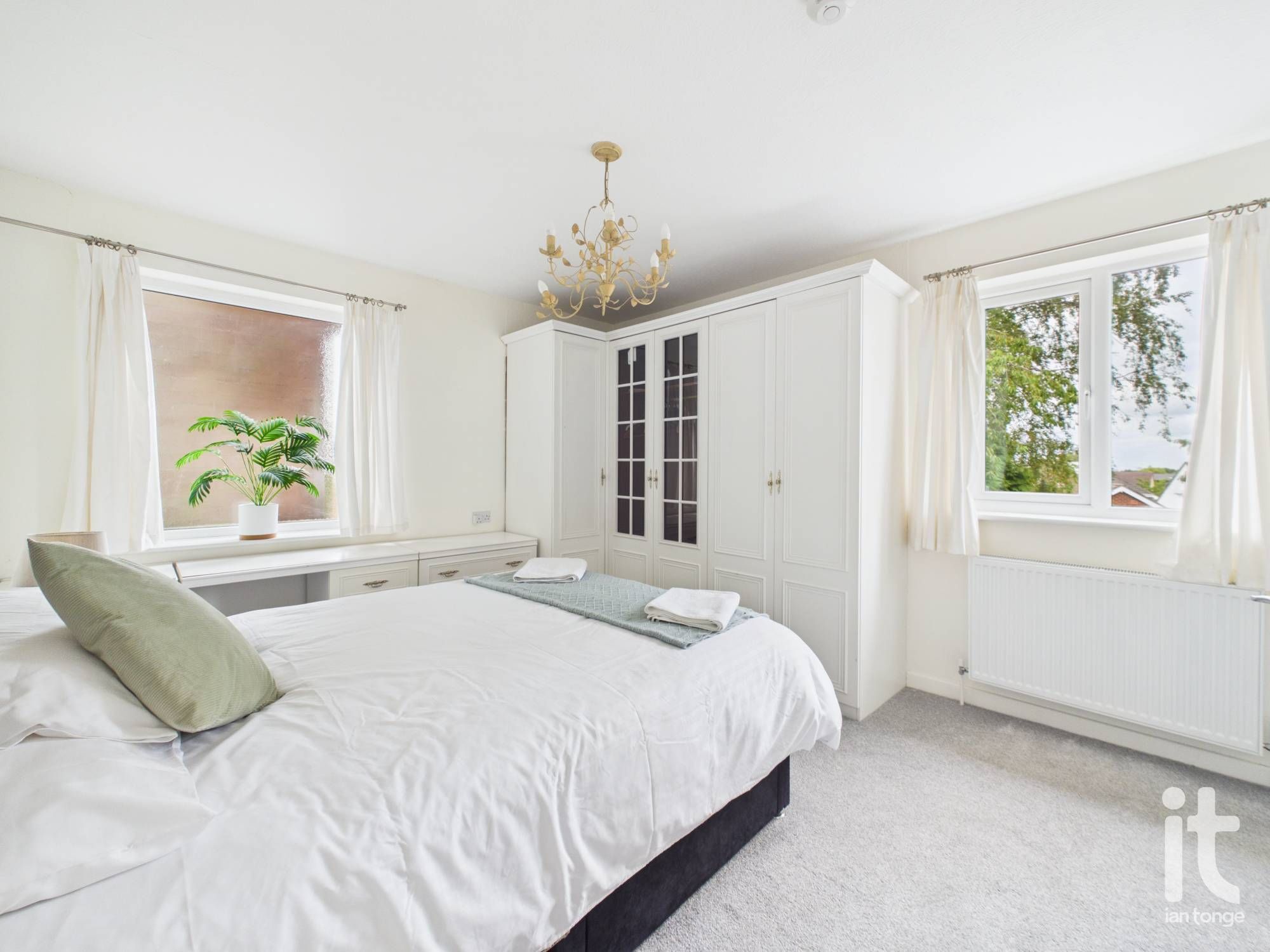 3 bedroom detached house For Sale in Stockport - Photograph 15.