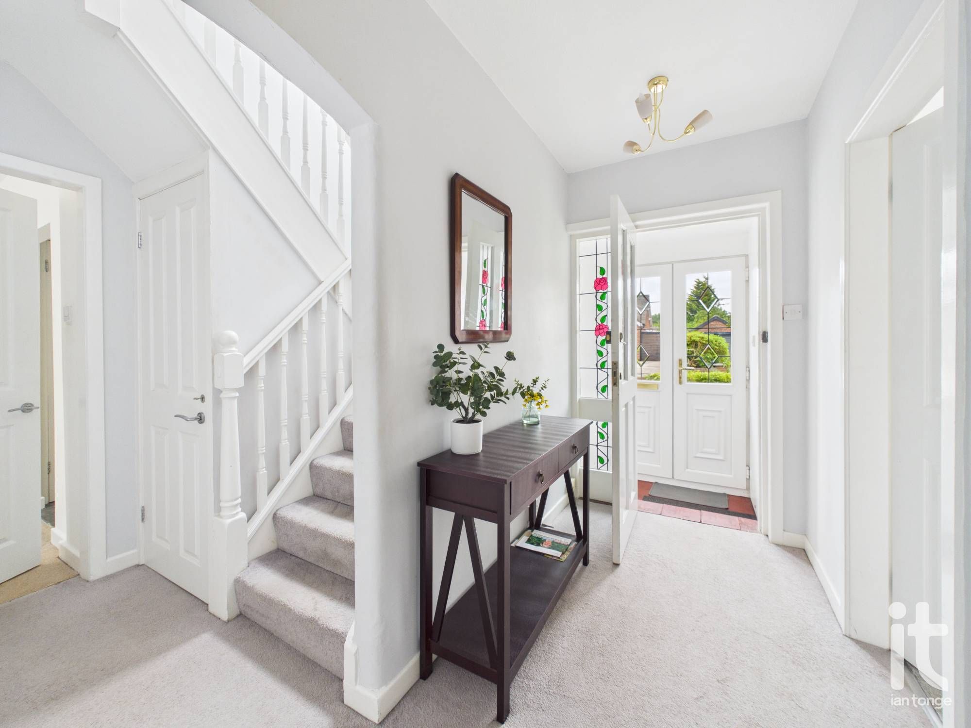 3 bedroom detached house For Sale in Stockport - Property photograph.