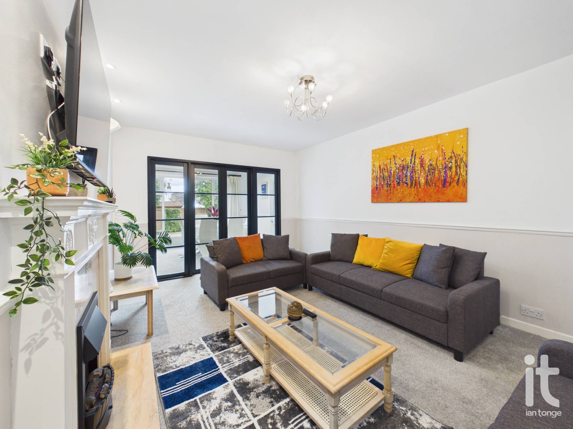 3 bedroom detached house For Sale in Stockport - Photograph 4.