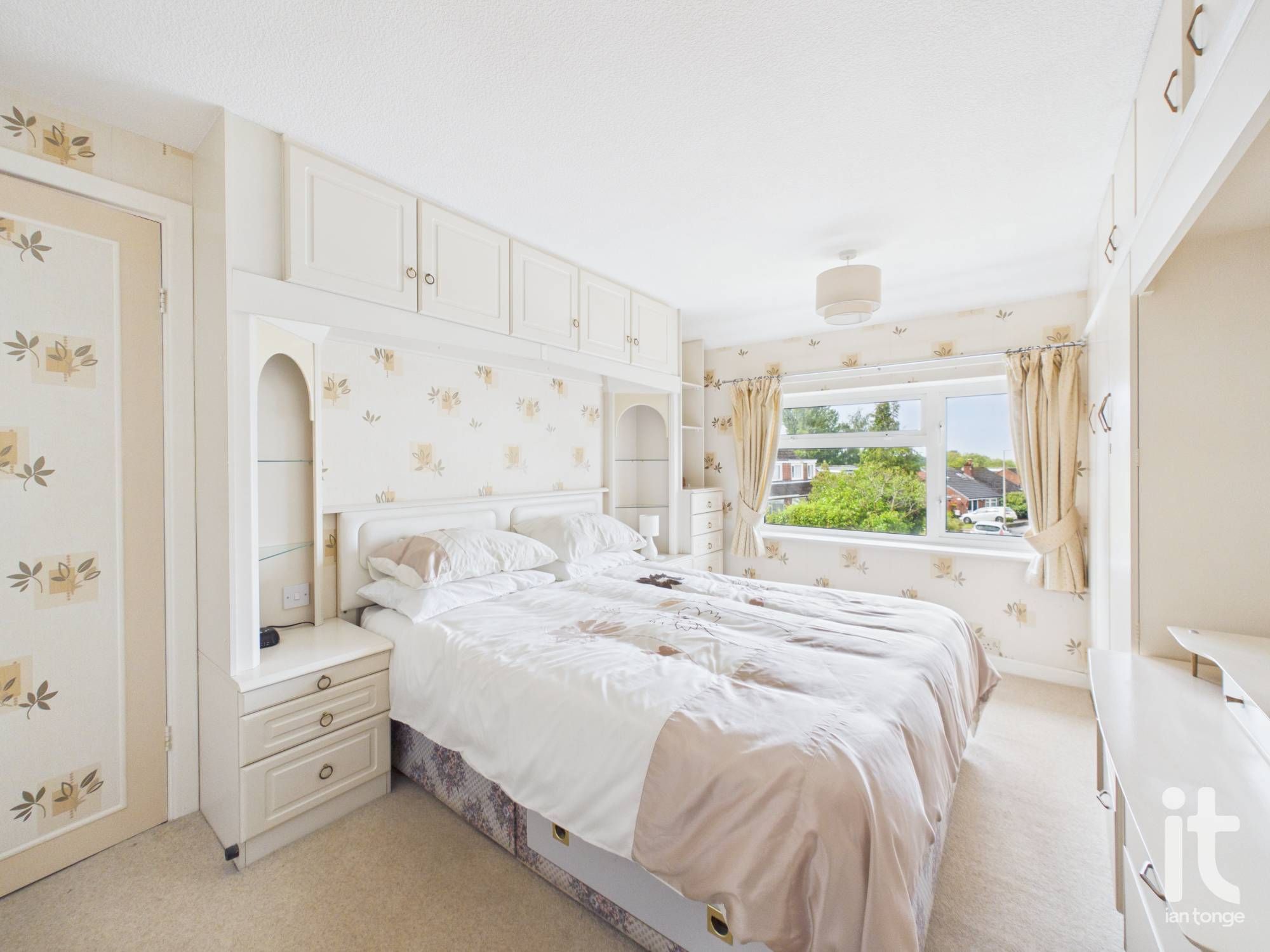 3 bedroom semi-detached house For Sale in Stockport - Photograph 15.