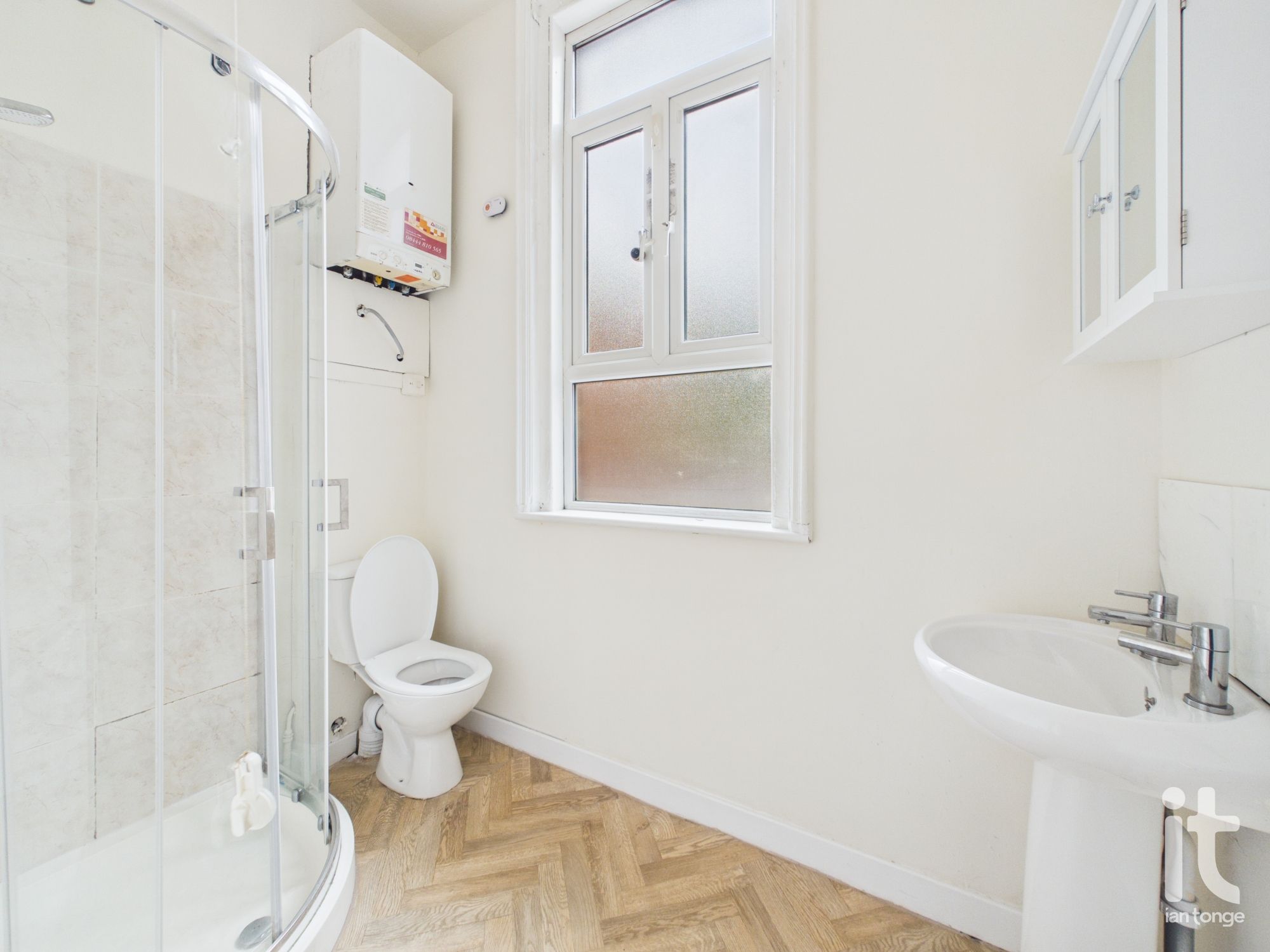 2 bedroom apartment flat/apartment For Sale in Manchester - Photograph 8.