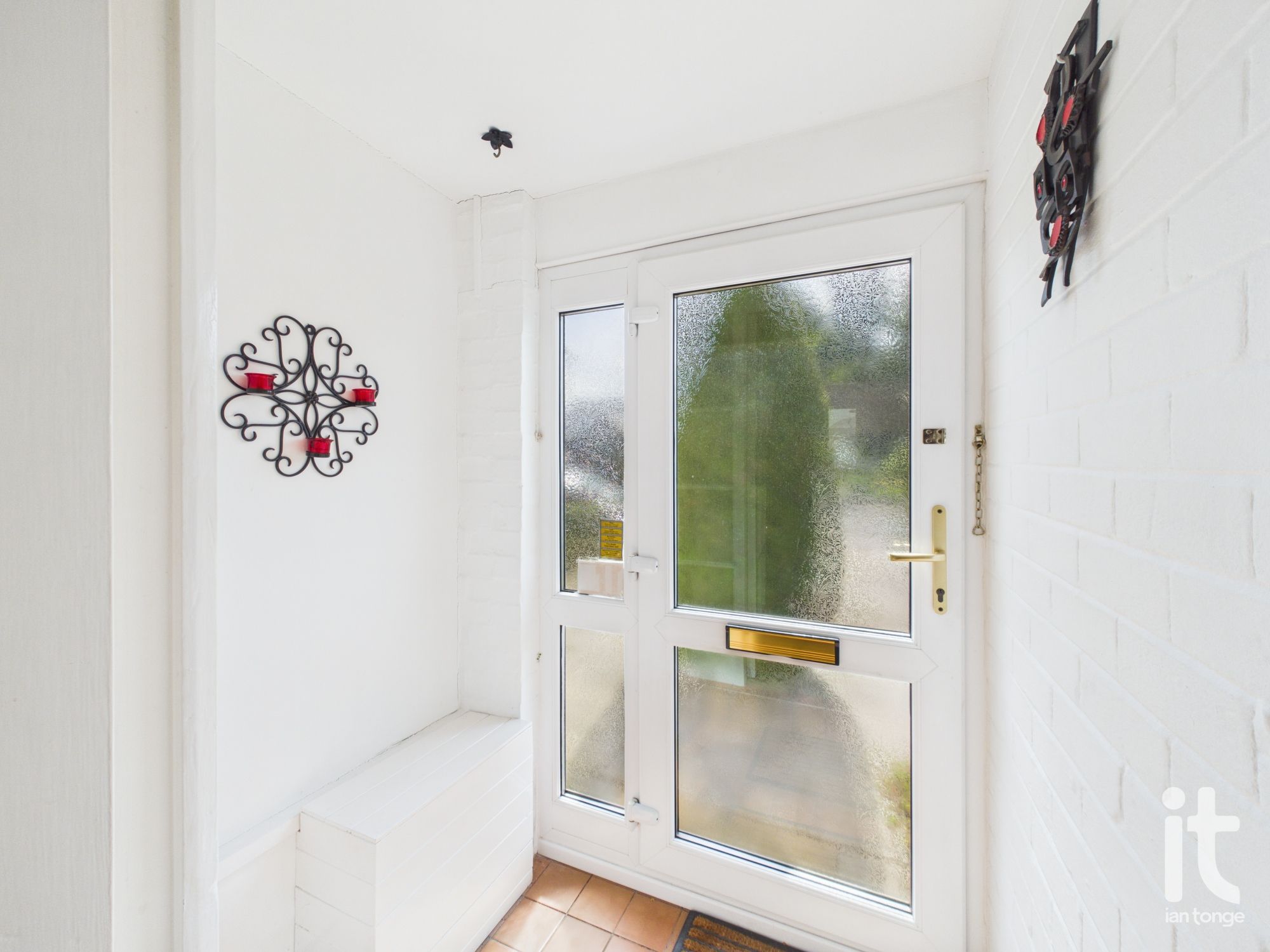 2 bedroom detached bungalow For Sale in Stockport - Photograph 5.
