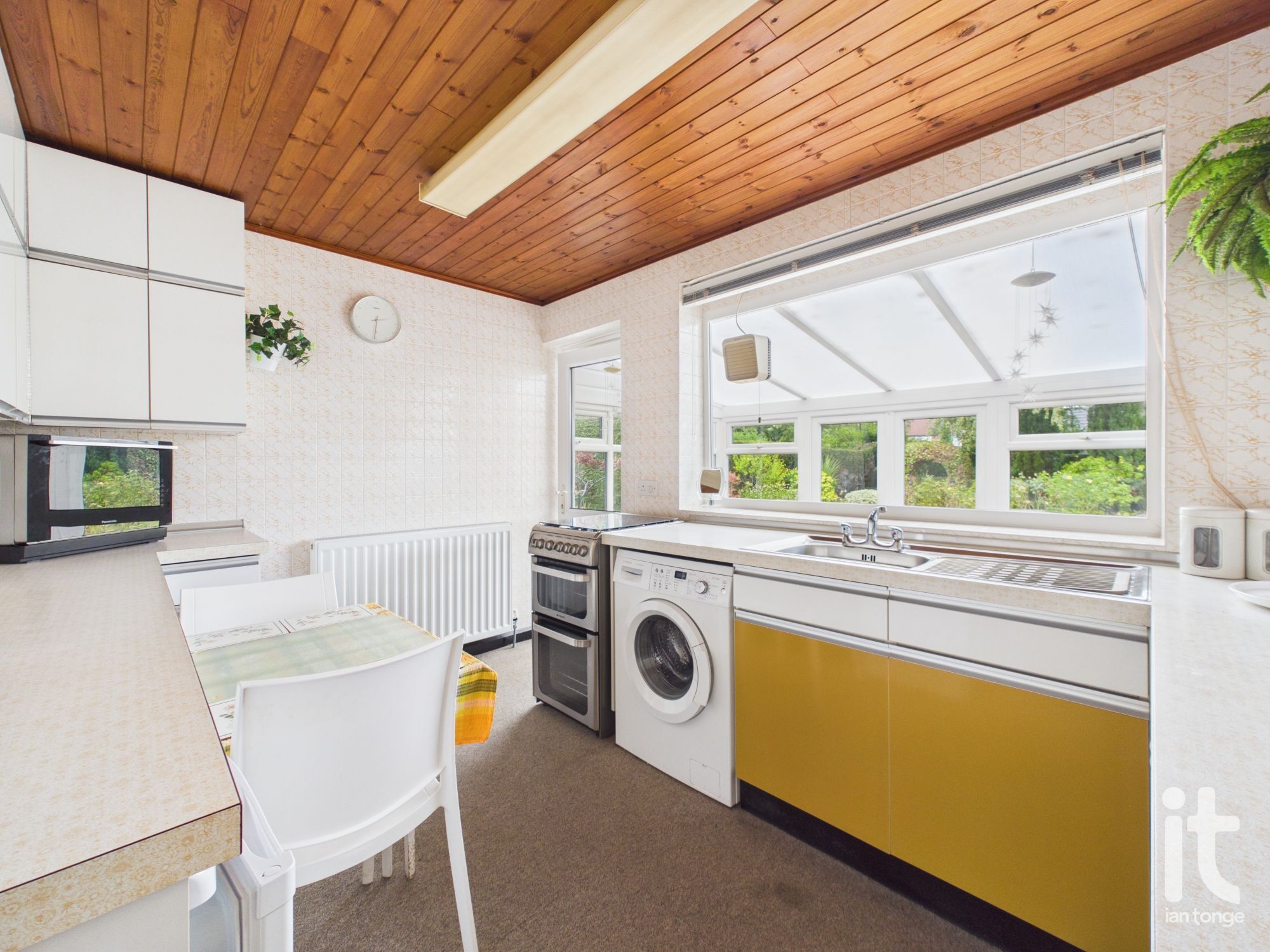 2 bedroom detached bungalow For Sale in Stockport - Photograph 13.