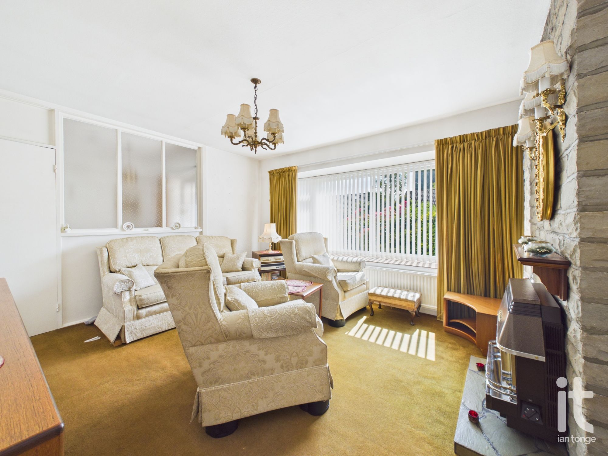 2 bedroom detached bungalow For Sale in Stockport - Photograph 8.