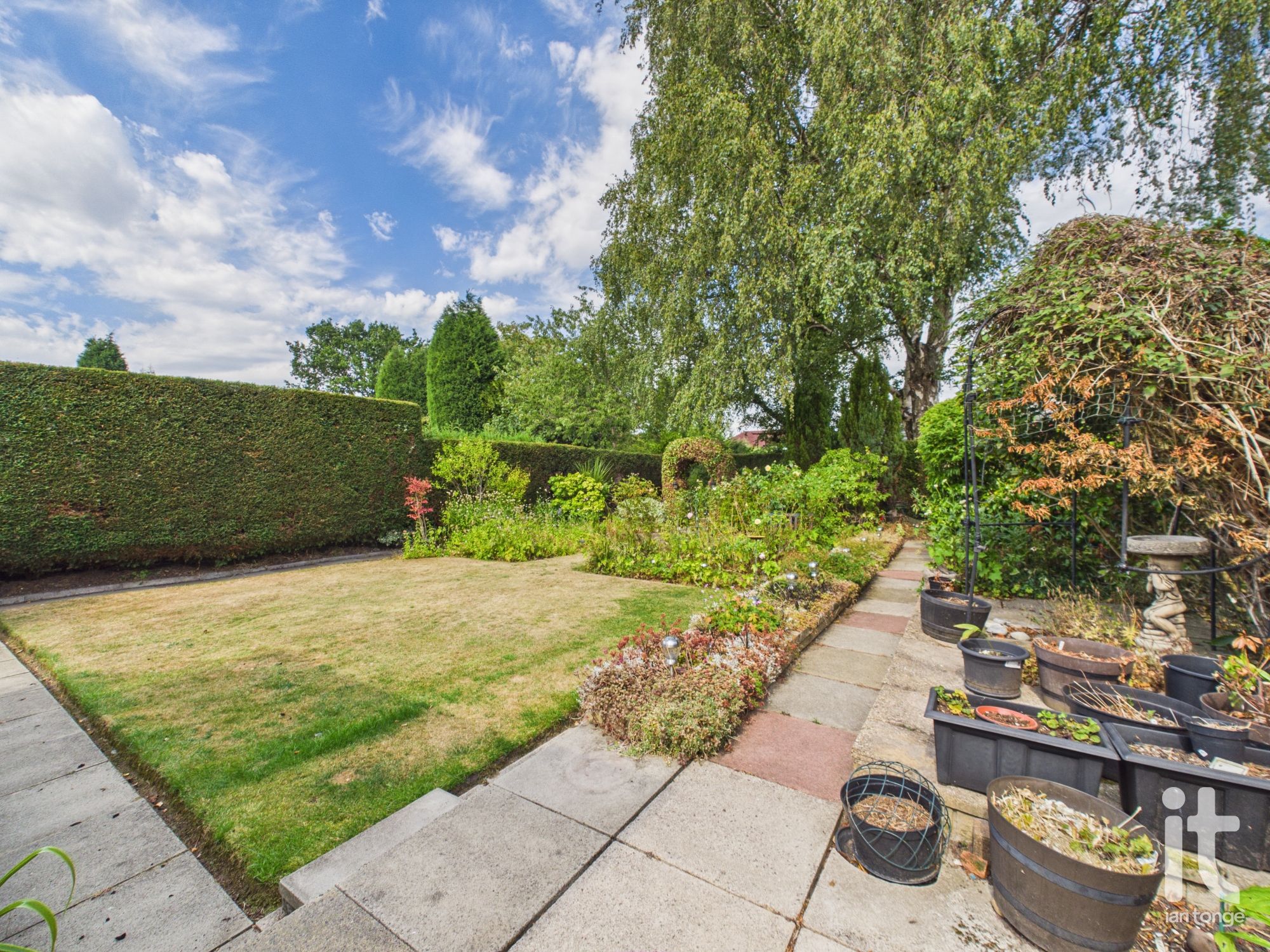 2 bedroom detached bungalow For Sale in Stockport - Property photograph.
