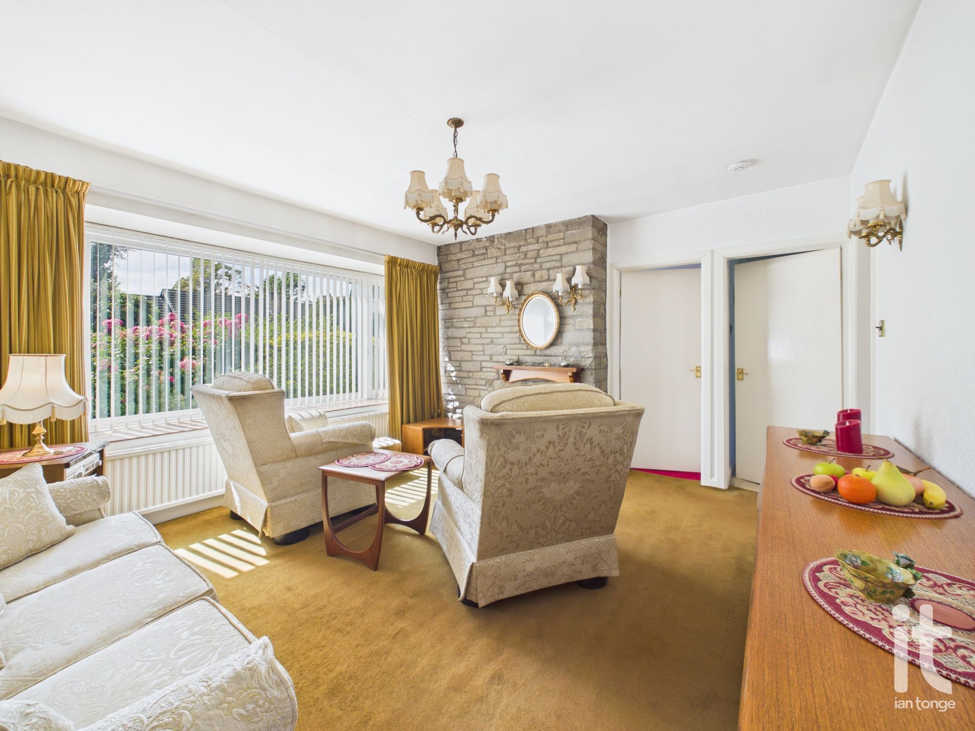 2 bedroom detached bungalow For Sale in Stockport - Photograph 4.