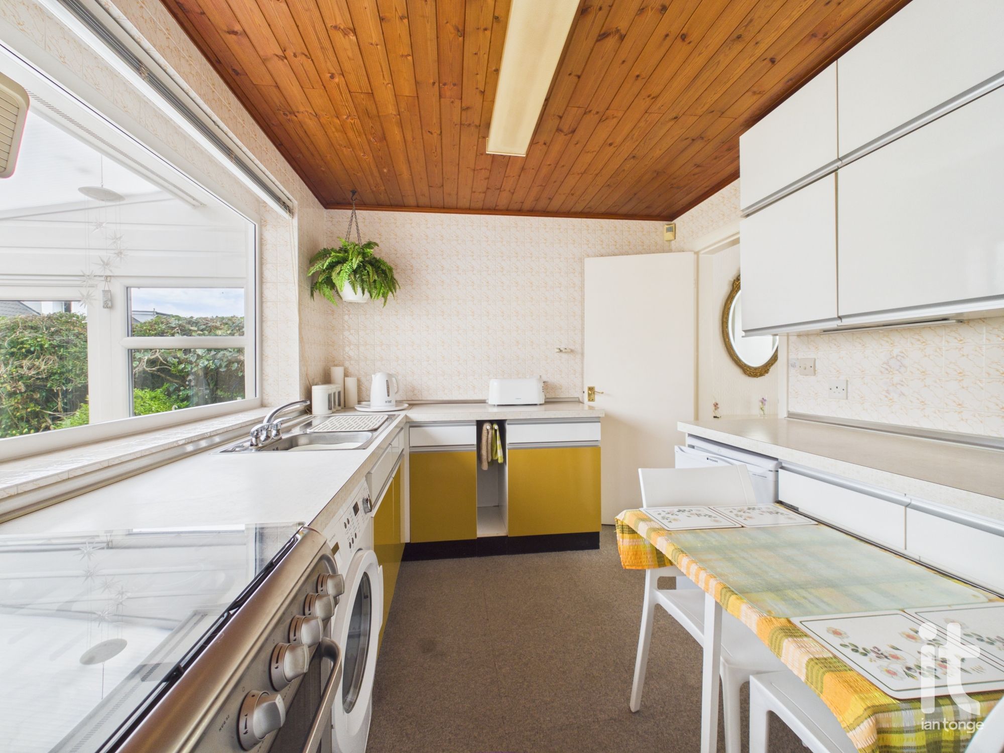 2 bedroom detached bungalow For Sale in Stockport - Photograph 14.