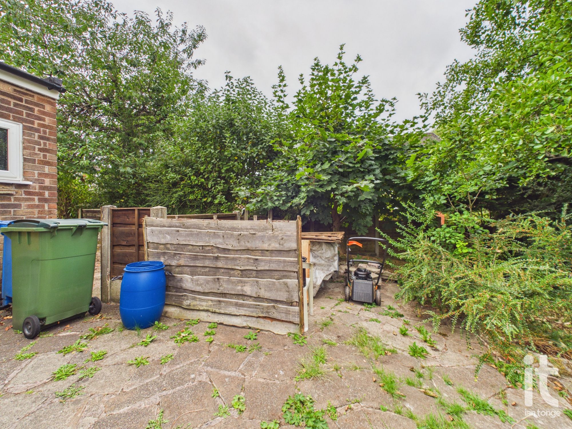 3 bedroom link detached house For Sale in Stockport - Photograph 6.