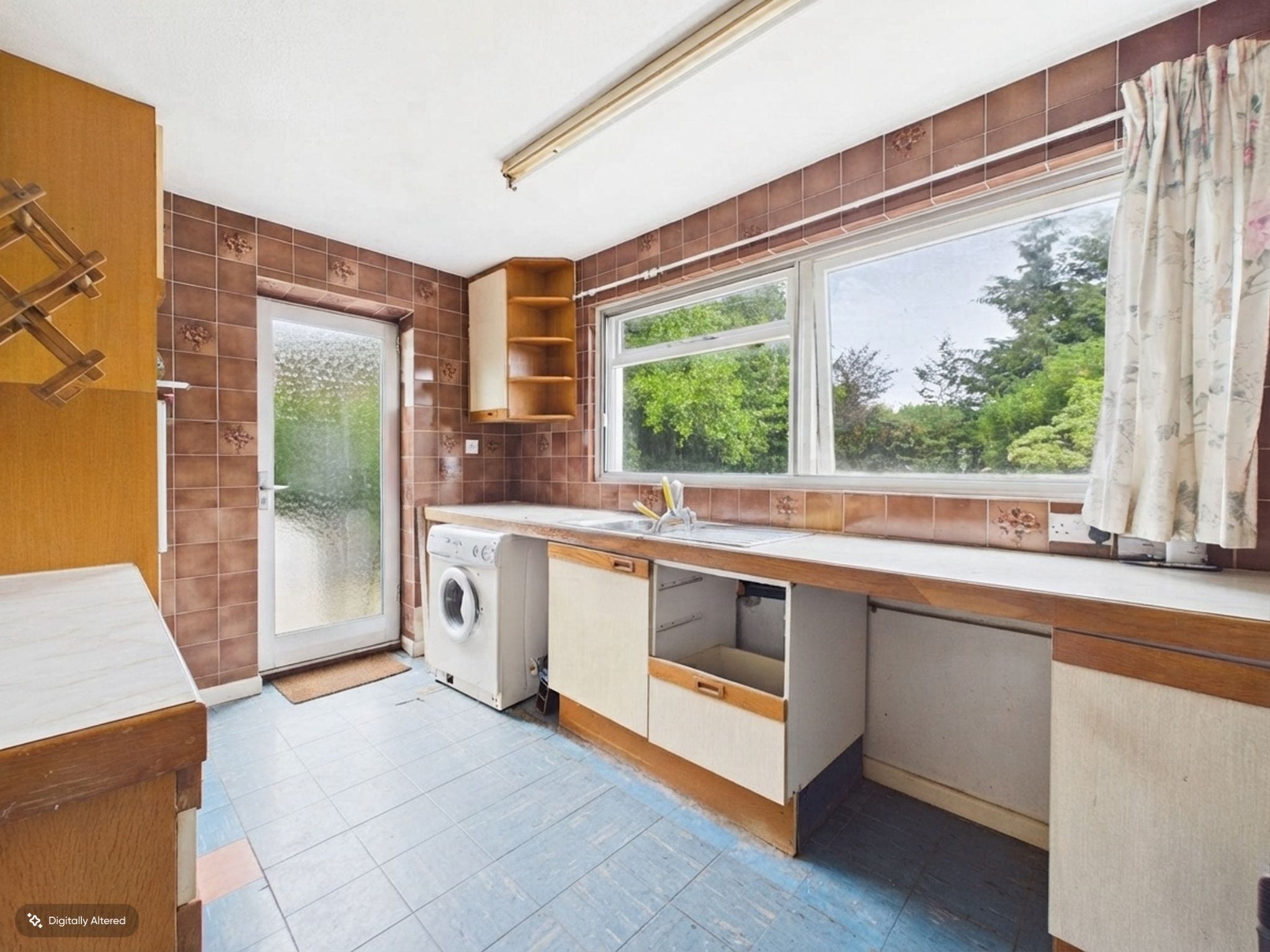 3 bedroom link detached house For Sale in Stockport - Photograph 4.