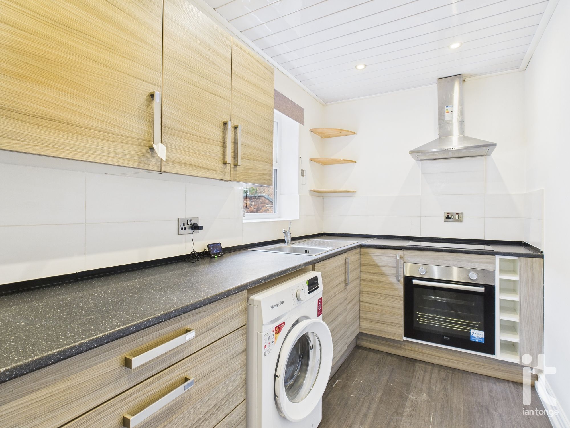 2 bedroom ground floor flat/apartment For Sale in Manchester - Property photograph.