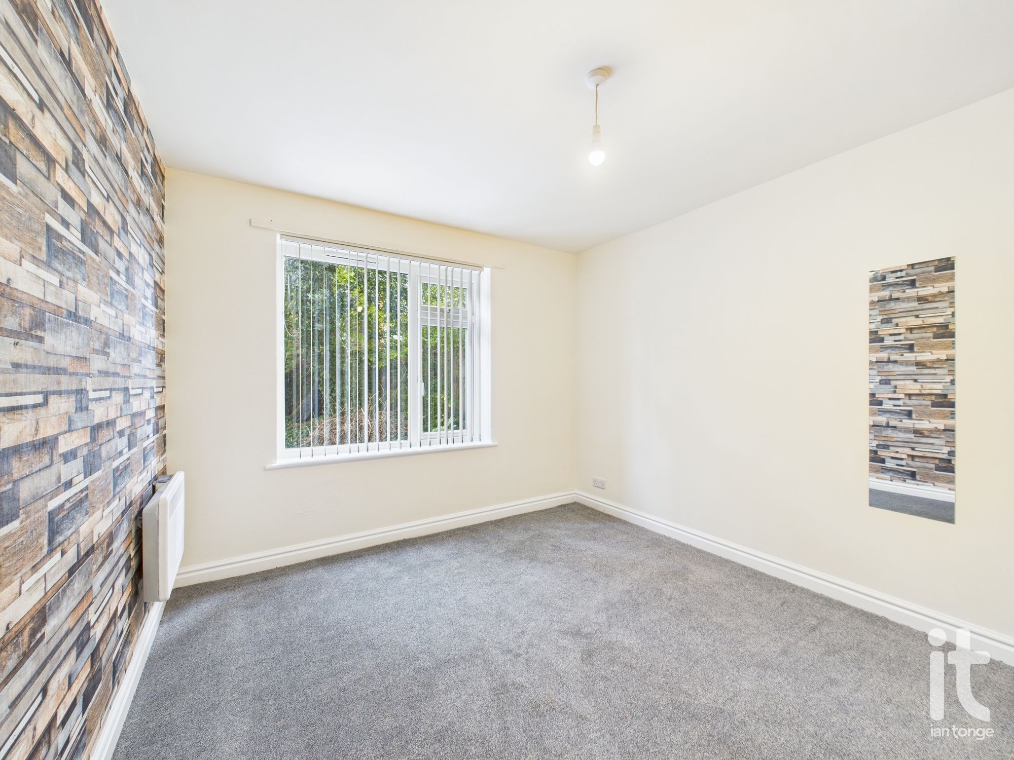 2 bedroom ground floor flat/apartment For Sale in Manchester - Photograph 9.