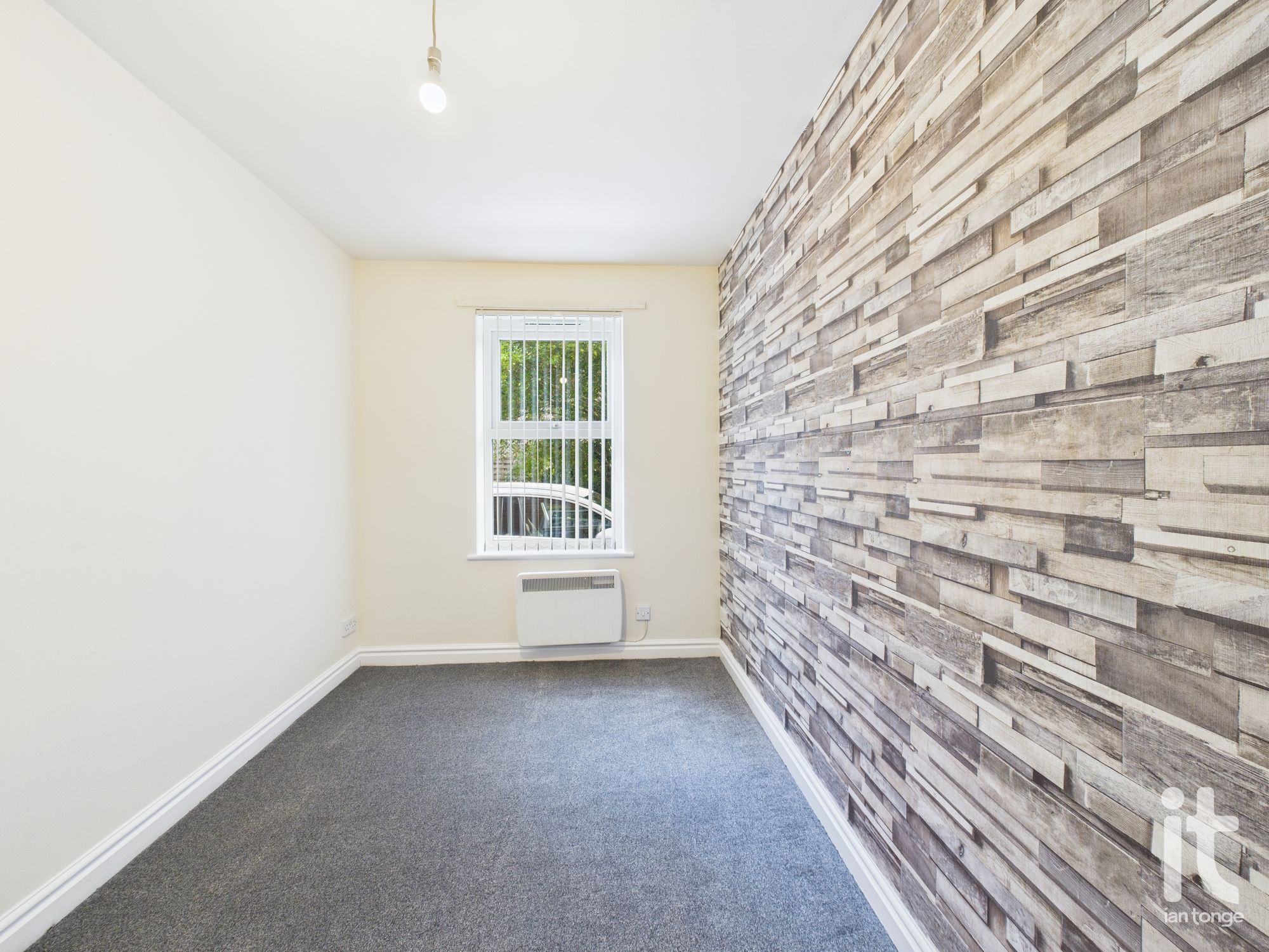 2 bedroom ground floor flat/apartment For Sale in Manchester - Photograph 10.