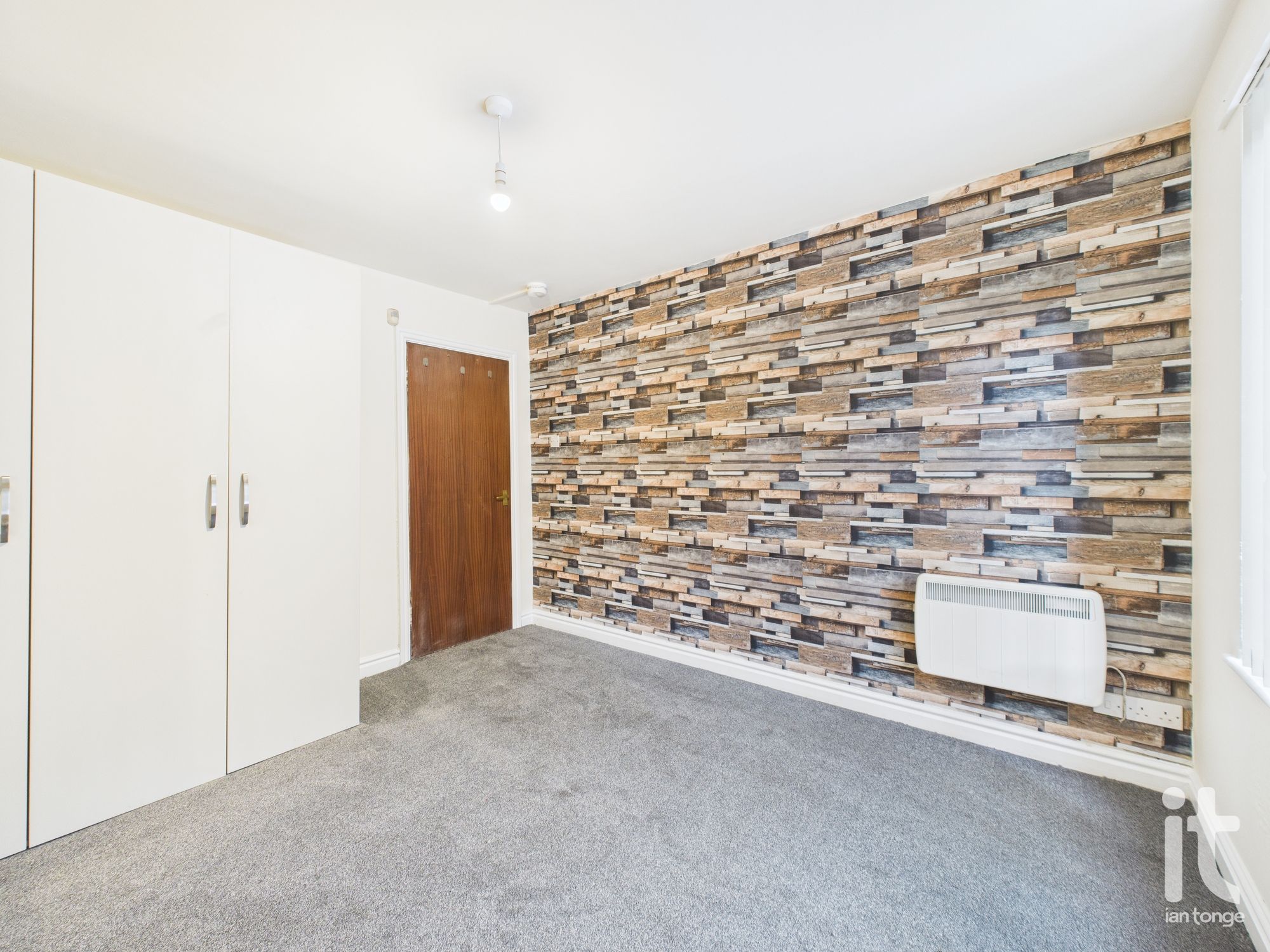 2 bedroom ground floor flat/apartment For Sale in Manchester - Photograph 8.