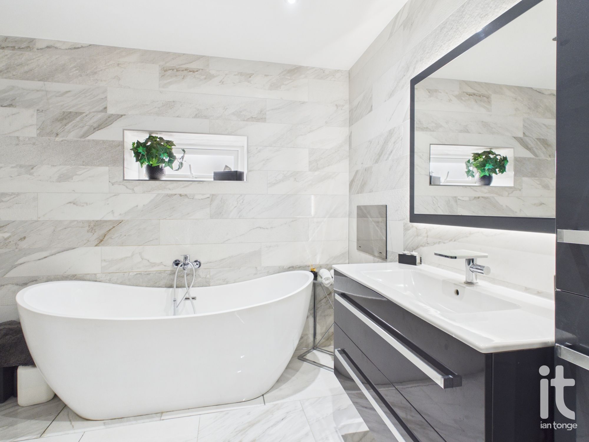 4 bedroom detached house For Sale in Stockport - Photograph 41.