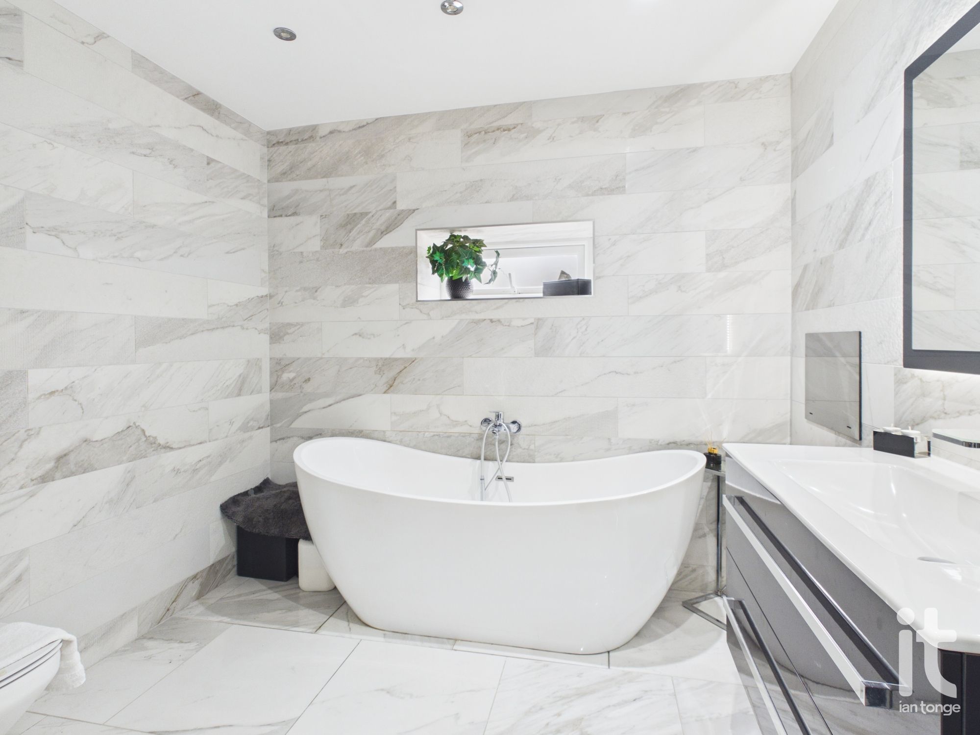 4 bedroom detached house For Sale in Stockport - Photograph 42.