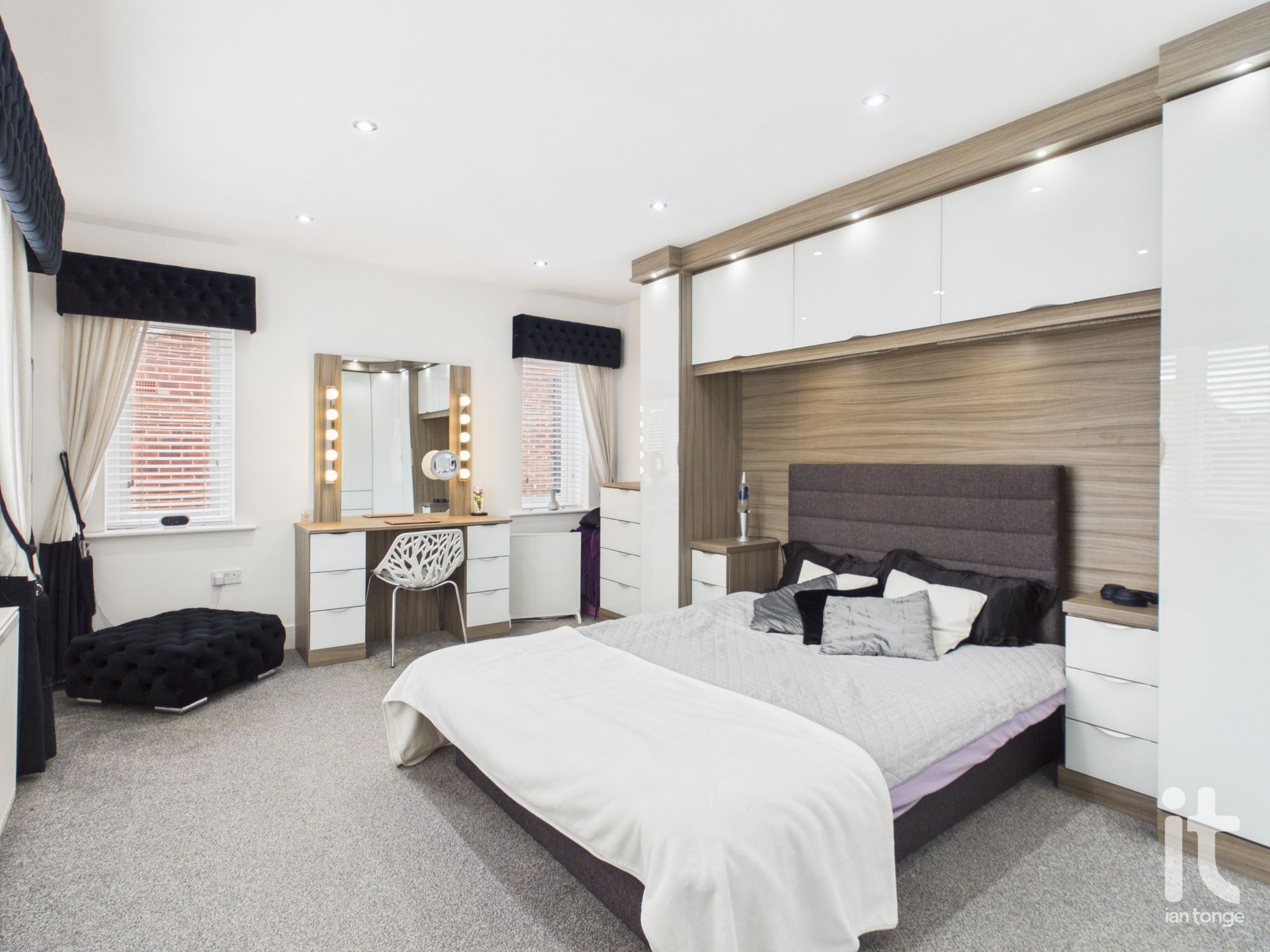 4 bedroom detached house For Sale in Stockport - Photograph 44.